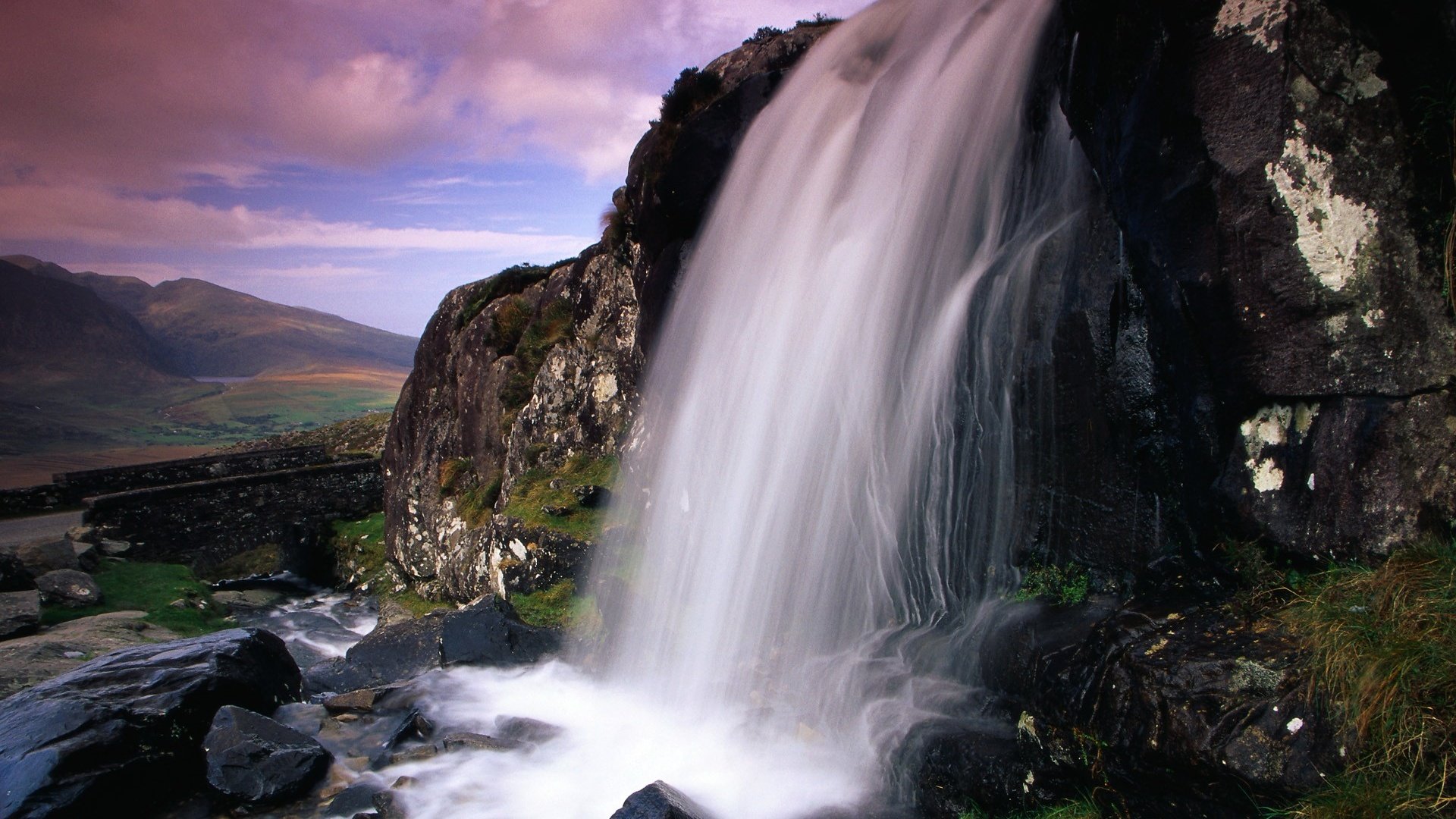 Обои небо, облака, природа, камни, пейзаж, скала, водопад, the sky, clouds, nature, stones, landscape, rock, waterfall разрешение 1920x1200 Загрузить