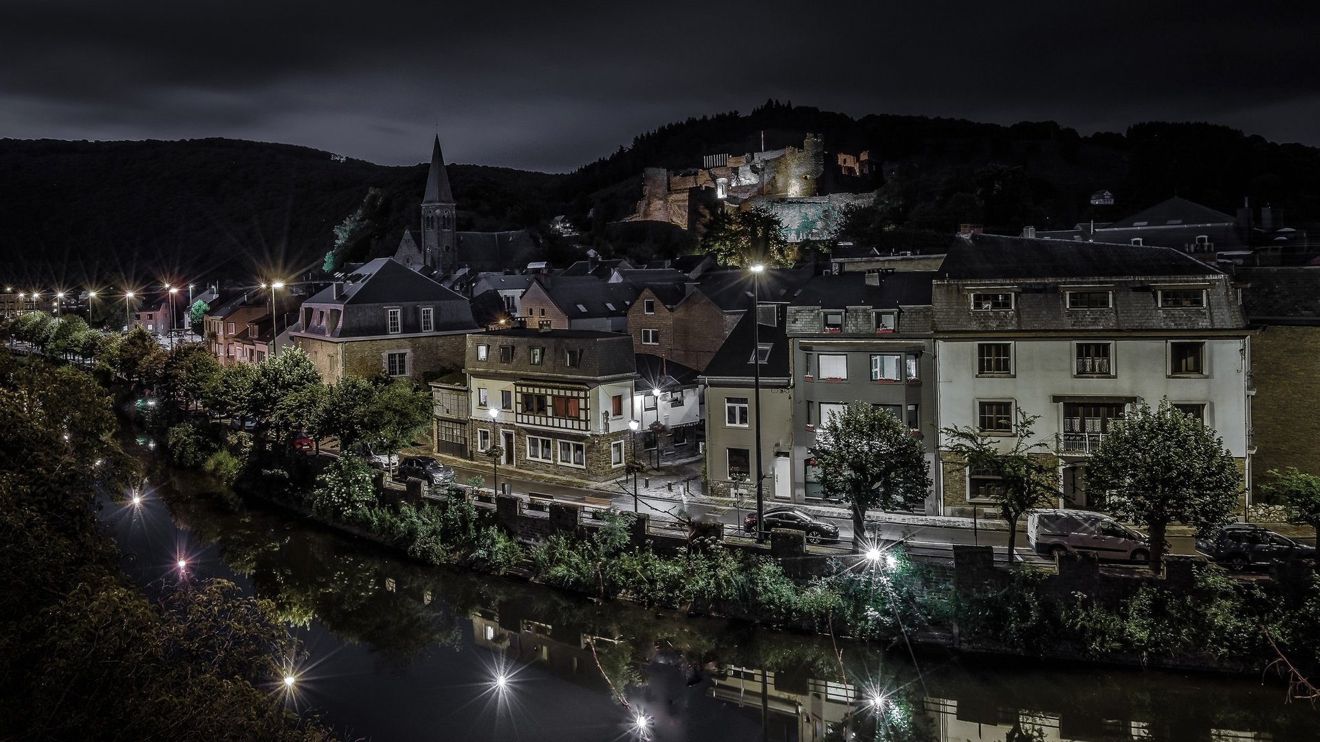 Обои ночь, огни, река, дома, бельгия, ла-рош-ан-арден, night, lights, river, home, belgium, la roche-en-ardenne разрешение 2048x1358 Загрузить