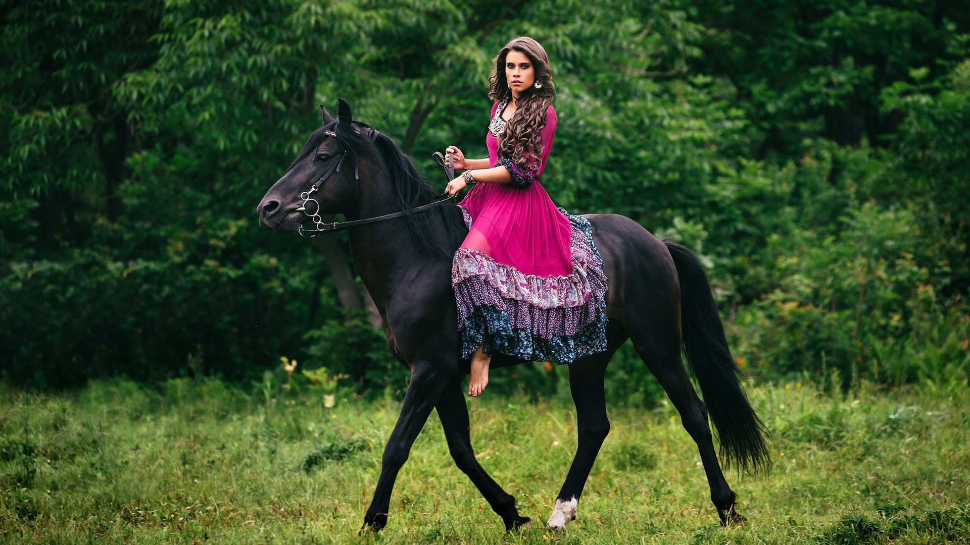 Обои лошадь, девушка, настроение, конь, всадница, цыганка, horse, girl, mood, rider, gypsy разрешение 1920x1200 Загрузить