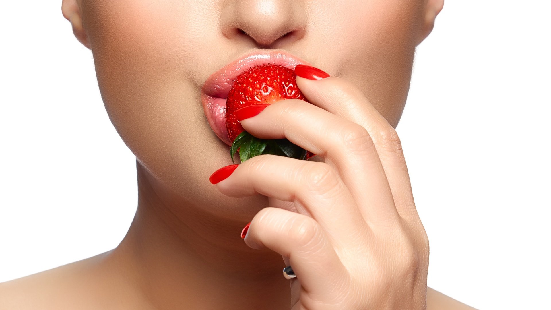 Обои рука, девушка, фон, клубника, губы, лицо, hand, girl, background, strawberry, lips, face разрешение 8000x5277 Загрузить