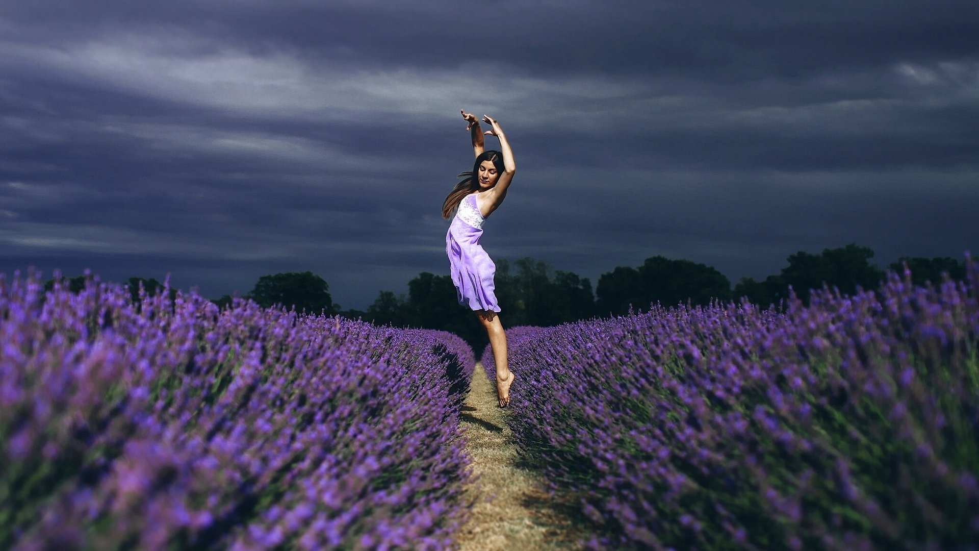 Обои цветы, девушка, настроение, поле, лаванда, прыжок, танец, flowers, girl, mood, field, lavender, jump, dance разрешение 1920x1201 Загрузить