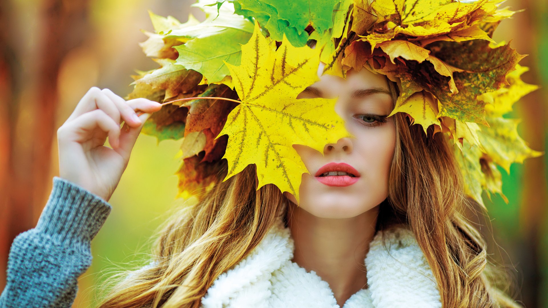 Обои листья, девушка, портрет, взгляд, осень, волосы, лицо, leaves, girl, portrait, look, autumn, hair, face разрешение 5760x3840 Загрузить