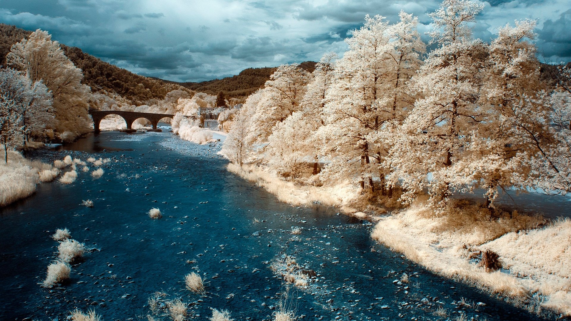 Обои река, мост, франция, инфракрасный снимок, сен-жан-дю-гар, river, bridge, france, infrared the, saint-jean-du-gard разрешение 2048x1365 Загрузить