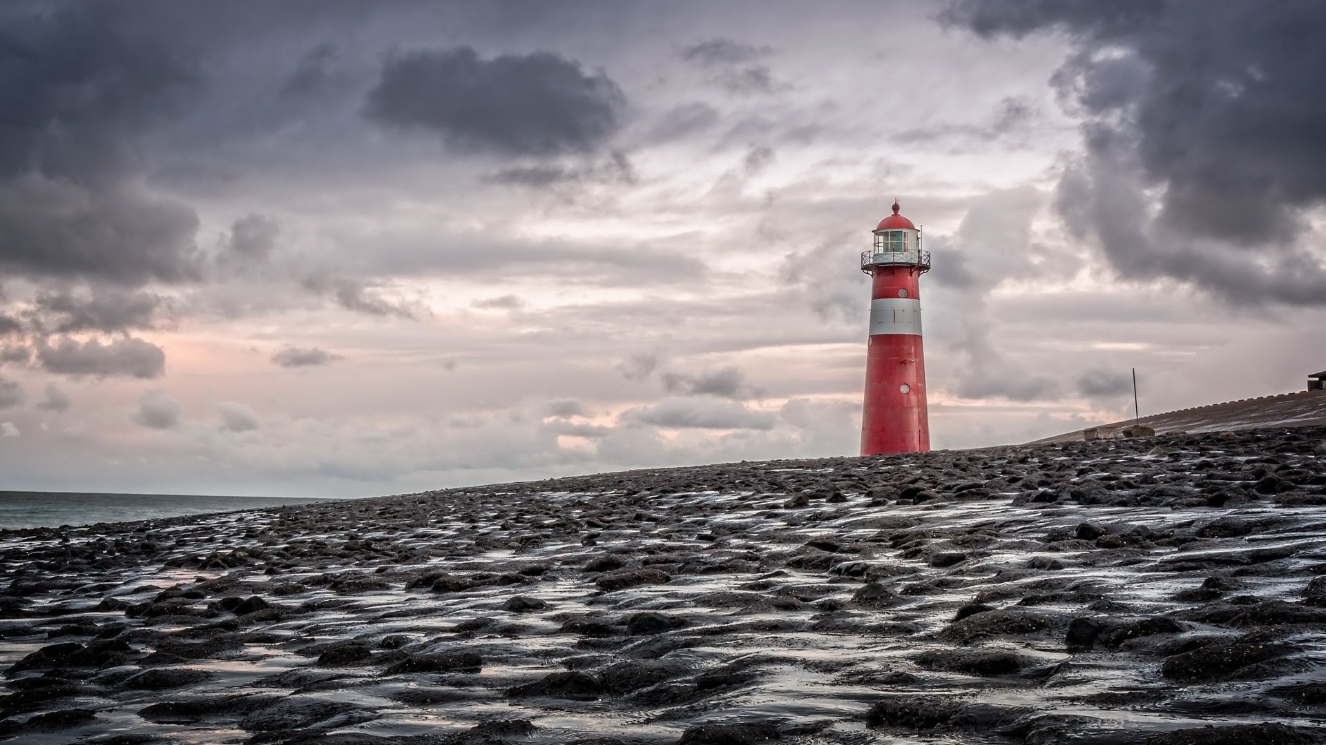 Обои небо, облака, пейзаж, море, маяк, горизонт, побережье, the sky, clouds, landscape, sea, lighthouse, horizon, coast разрешение 4019x2535 Загрузить