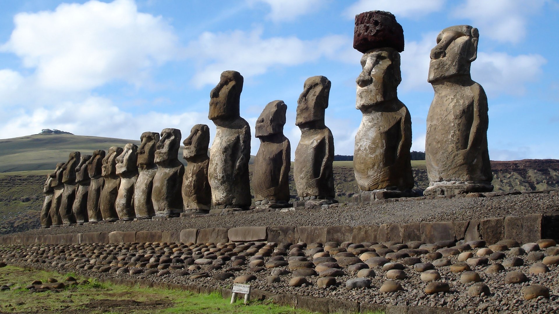 Обои остров пасхи, чили, истуканы, рапа-нуи, статуи моаи, easter island, chile, idols, rapa nui, the moai statues разрешение 2560x1400 Загрузить