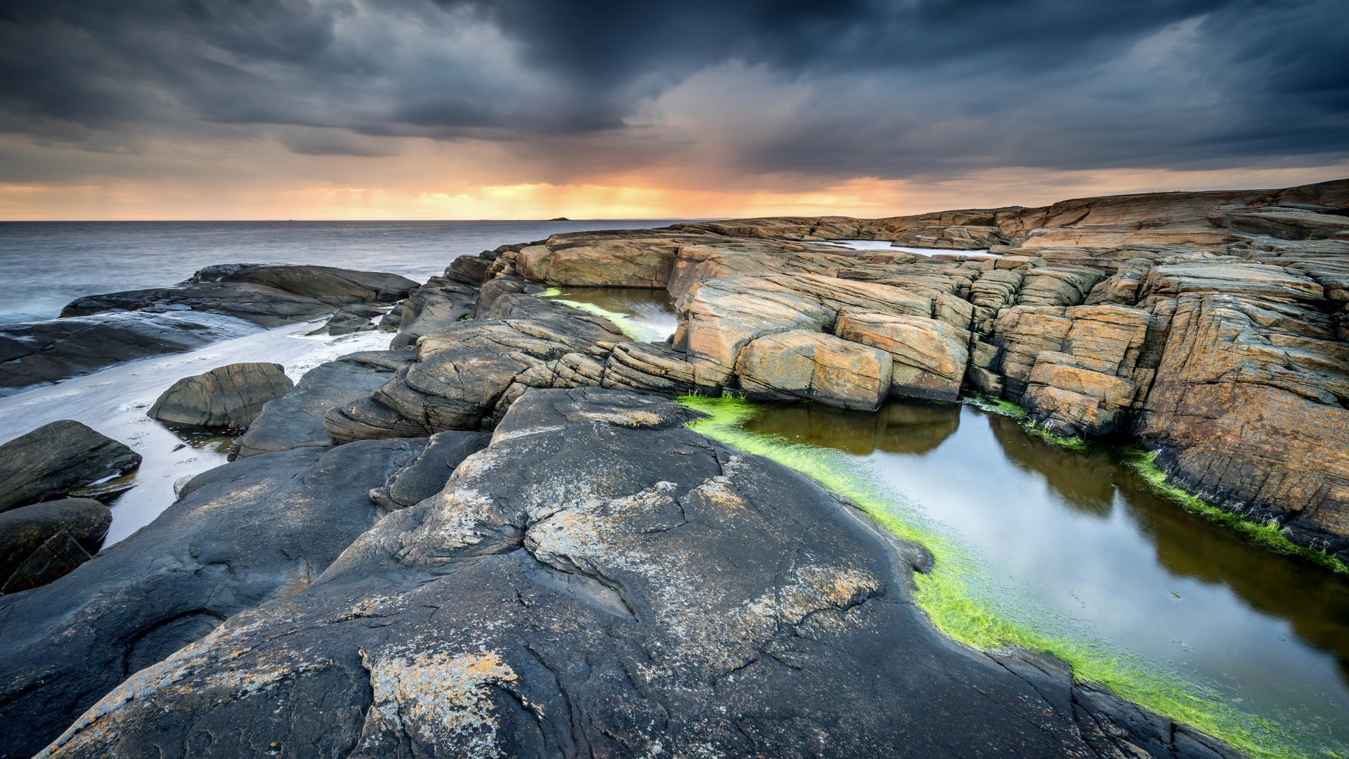 Обои небо, облака, камни, море, горизонт, побережье, the sky, clouds, stones, sea, horizon, coast разрешение 4000x2670 Загрузить