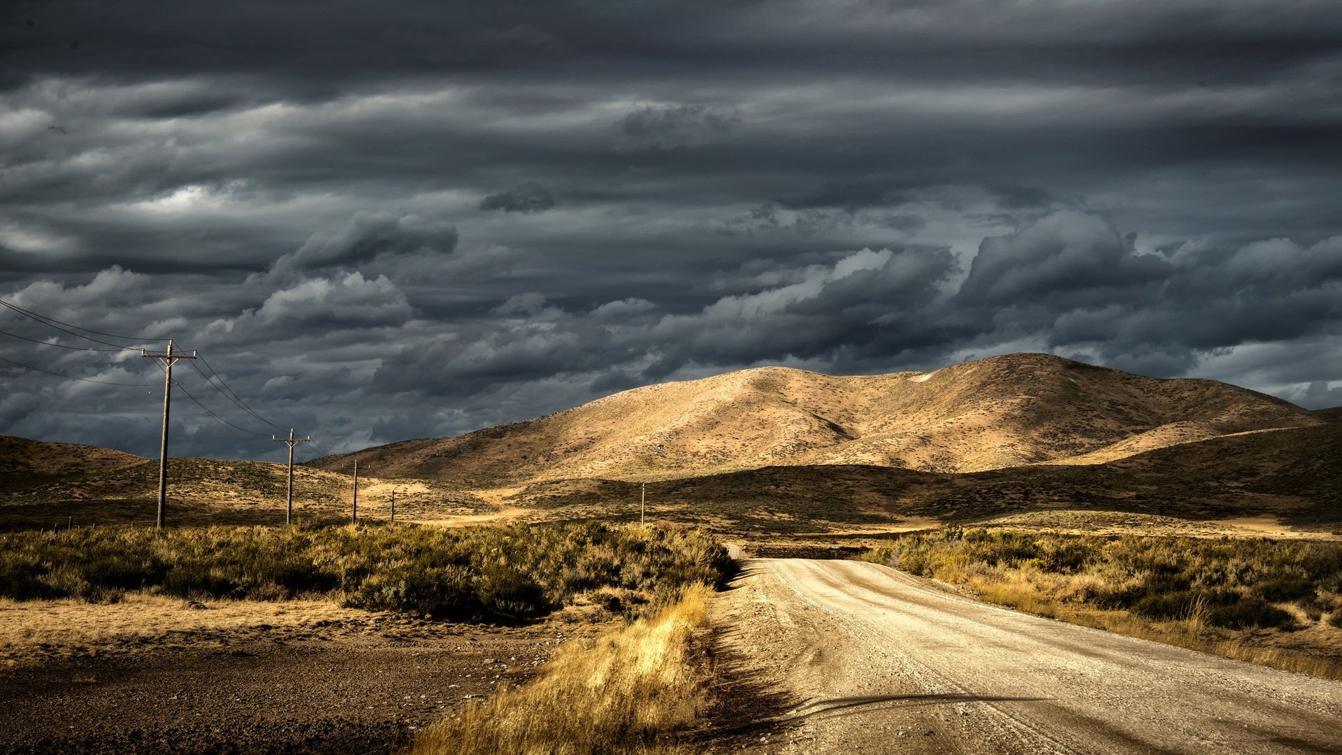 Обои небо, дорога, тучи, гора, лэп, линия электропередачи, the sky, road, clouds, mountain, power lines, power line разрешение 2048x1367 Загрузить