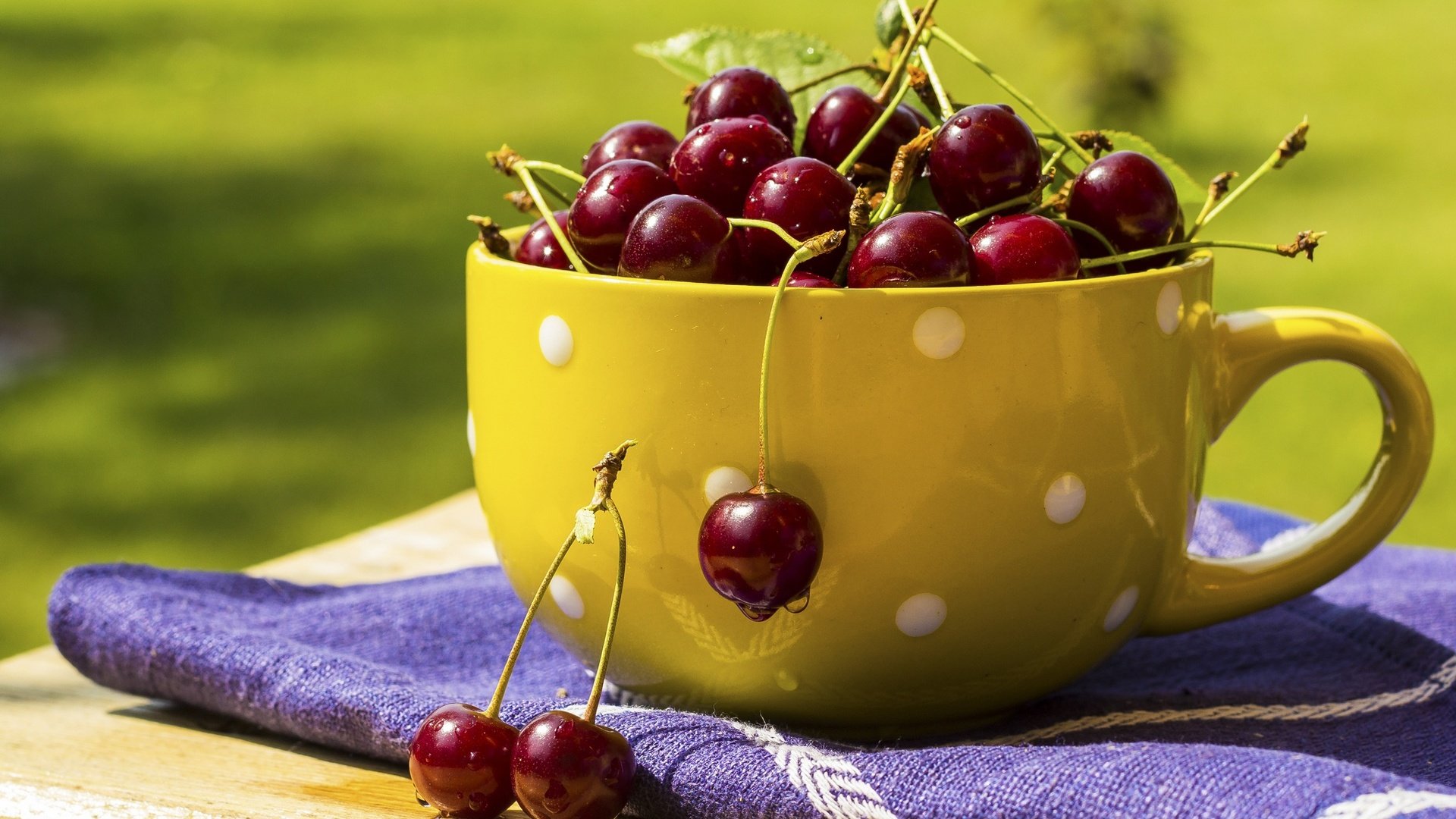 Обои ягода, черешня, вишня, сочная, вкусная, berry, cherry, juicy, delicious разрешение 2048x1344 Загрузить