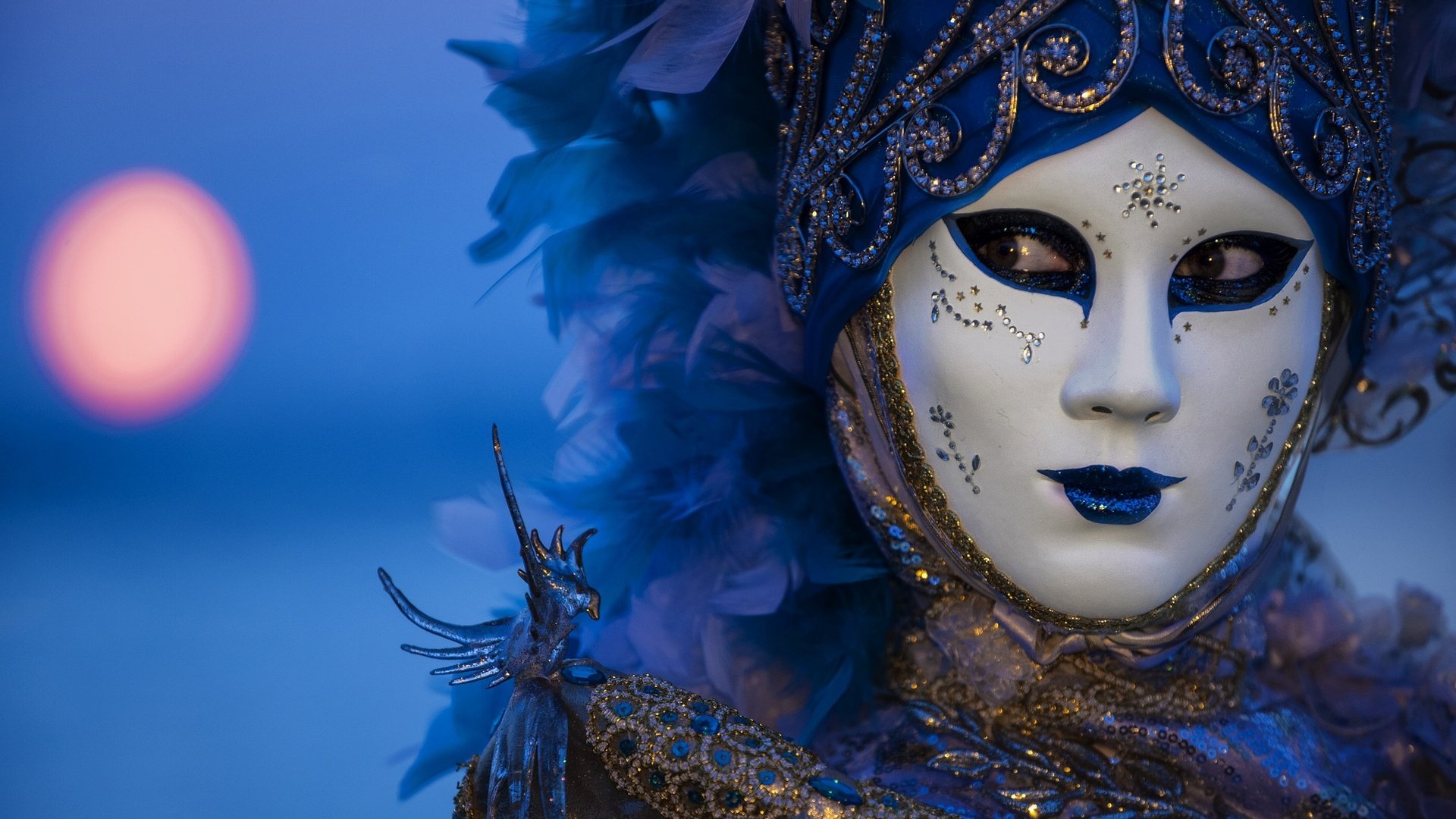 Обои ночь, маска, венеция, италия, перья, маски, карнавал, night, mask, venice, italy, feathers, carnival разрешение 2048x1363 Загрузить