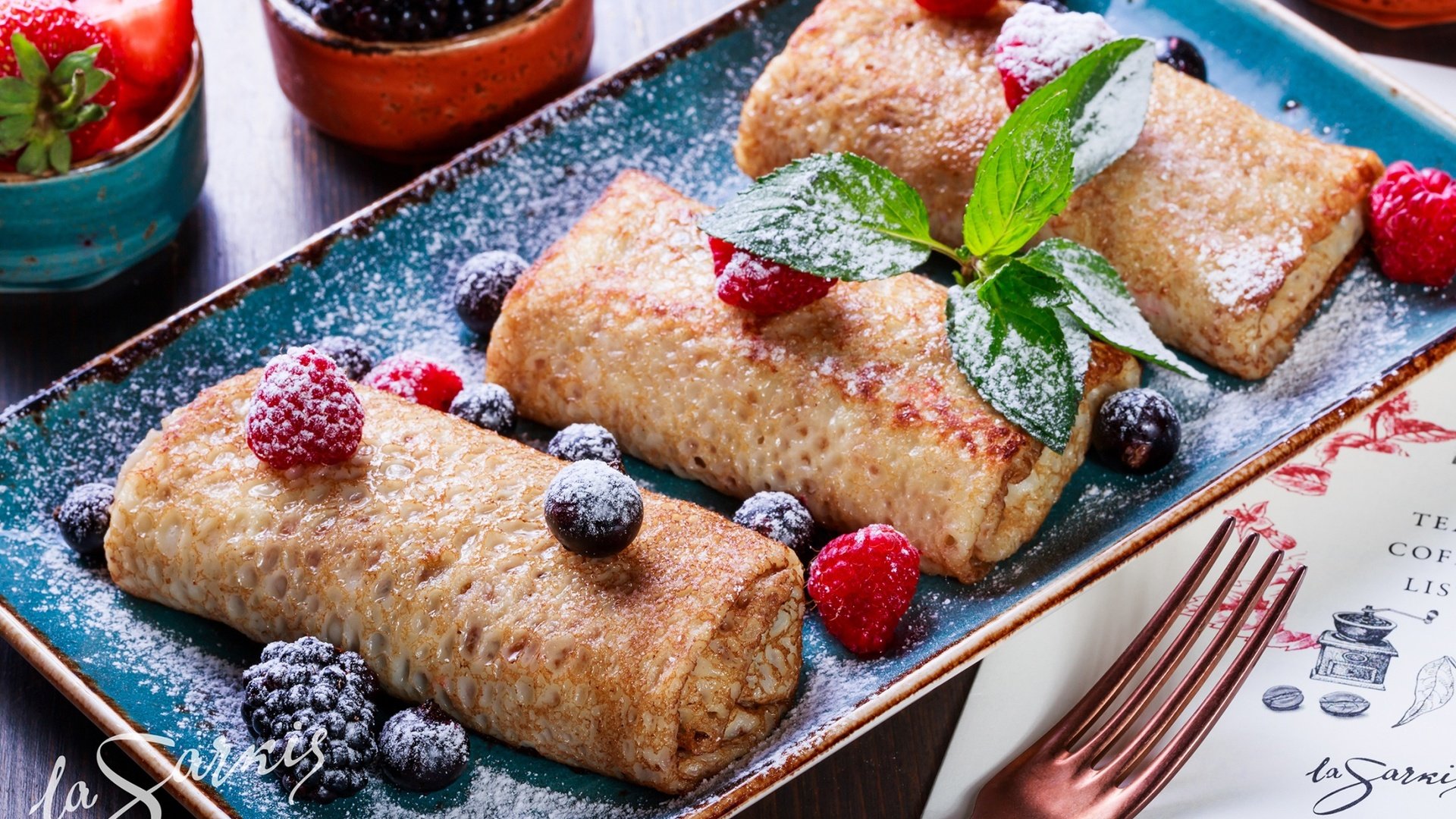 Обои мята, малина, ягоды, блины, ежевика, смородина, рулеты, mint, raspberry, berries, pancakes, blackberry, currants, rolls разрешение 2000x1371 Загрузить