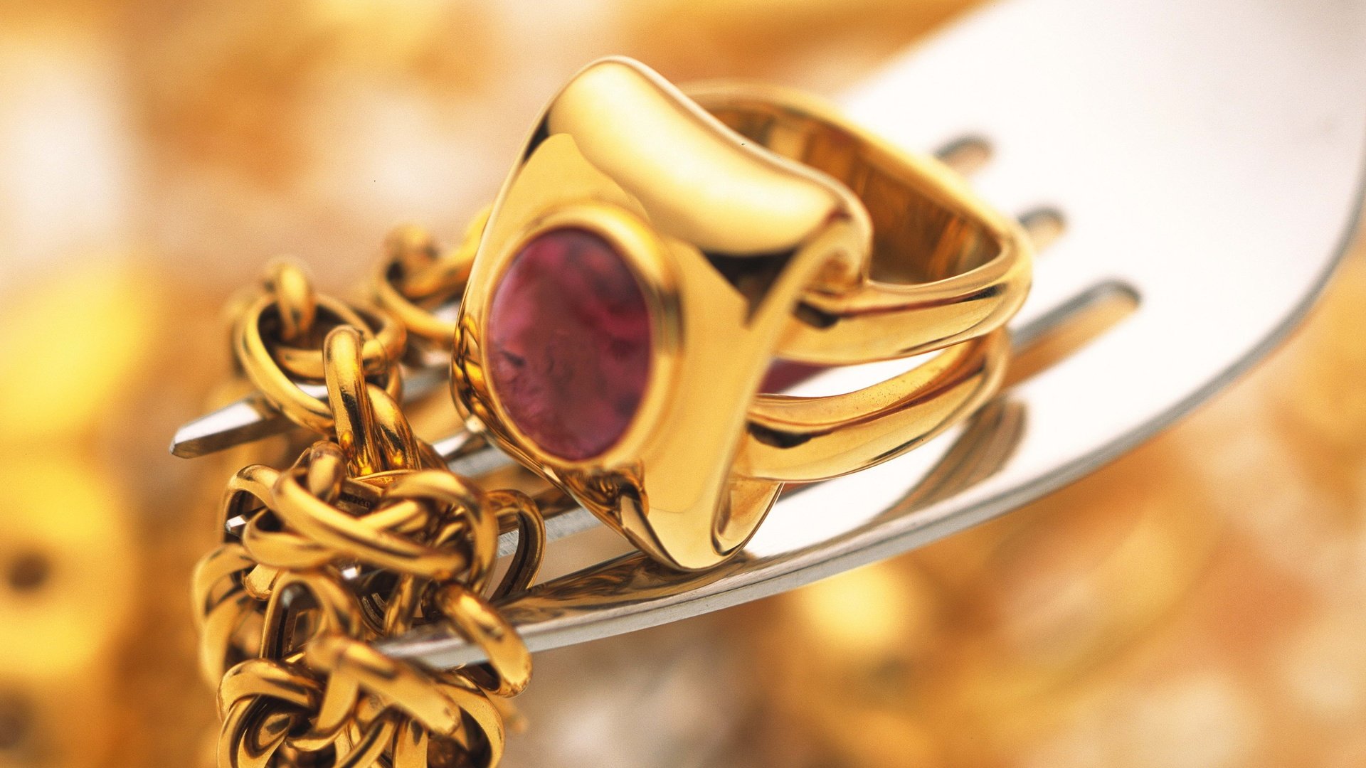 Обои вилка, кольцо, золото, украшение, цепочка, рубин, plug, ring, gold, decoration, chain, rubin разрешение 4096x3072 Загрузить