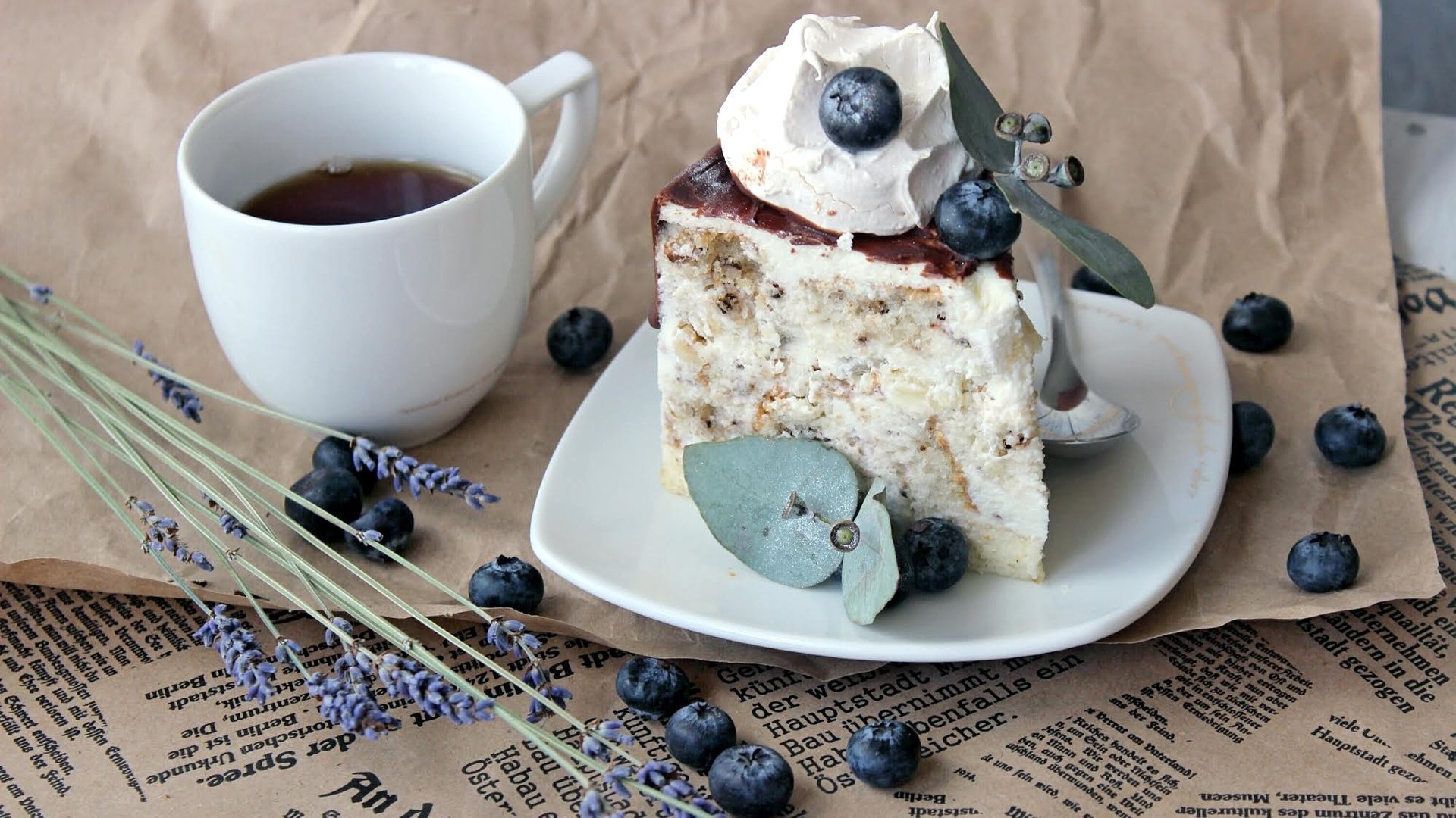 Обои лаванда, кофе, черника, газета, торт, голубика, кусок торта, lavender, coffee, blueberries, newspaper, cake, piece of cake разрешение 1998x1332 Загрузить