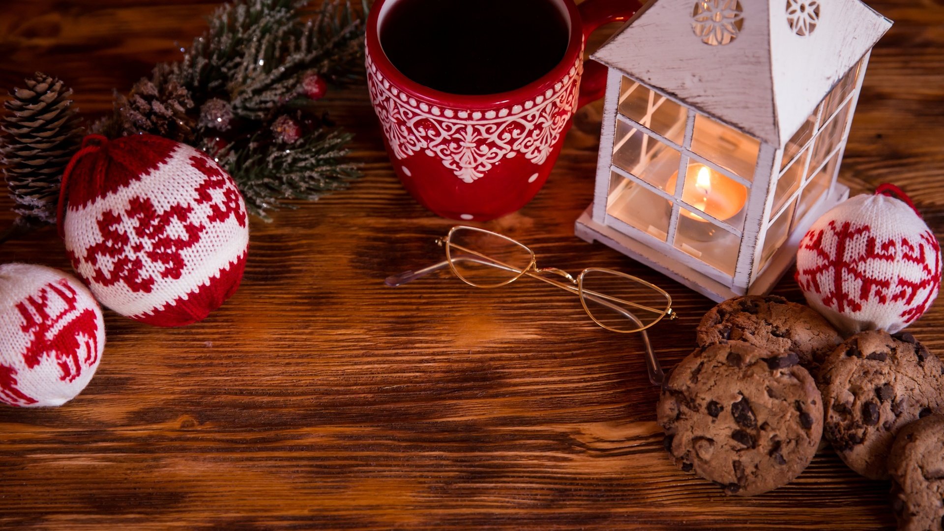 Обои новый год, украшения, очки, кофе, фонарь, рождество, елочные украшения, печенье, new year, decoration, glasses, coffee, lantern, christmas, christmas decorations, cookies разрешение 2880x1800 Загрузить