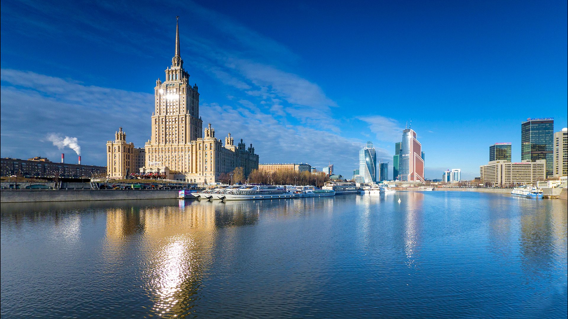 Обои небо, река, москва, город, россия, hotel radisson ukraine, гостиница украина, the sky, river, moscow, the city, russia, hotel ukraine разрешение 1920x1200 Загрузить