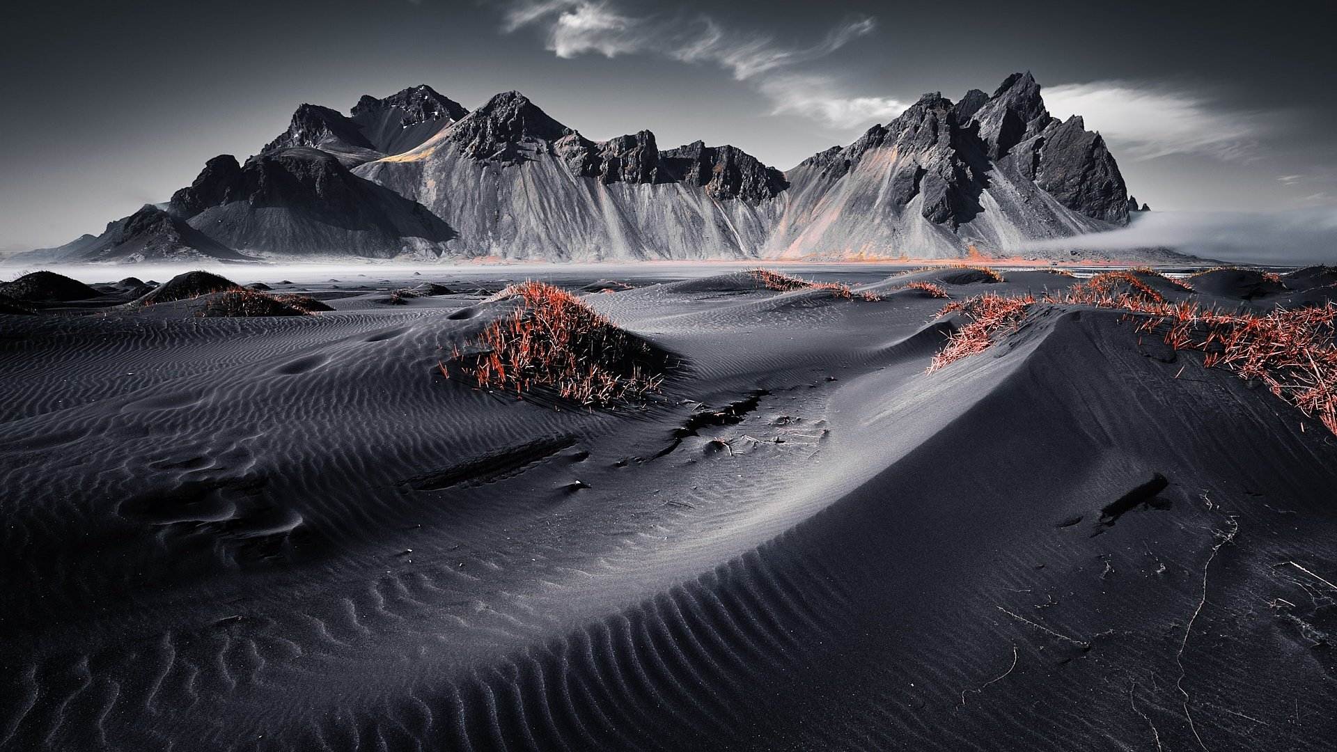 Обои горы, исландия, чёрный песок, vestrahorn islande, вулканический песок, mountains, iceland, black sand, volcanic sand разрешение 1920x1280 Загрузить