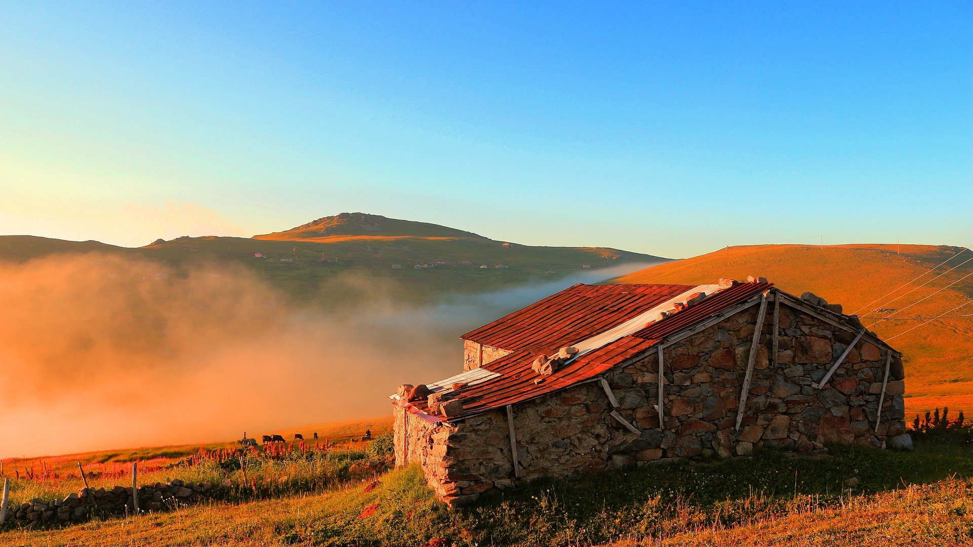 Обои небо, холмы, пейзаж, туман, дом, the sky, hills, landscape, fog, house разрешение 5184x3456 Загрузить