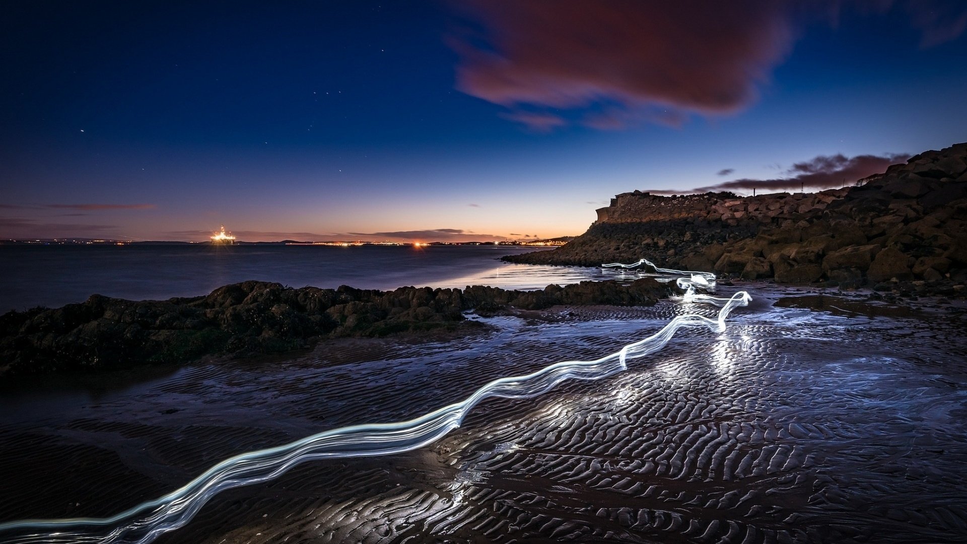 Обои свет, ночь, берег, море, след, light, night, shore, sea, trail разрешение 1920x1200 Загрузить