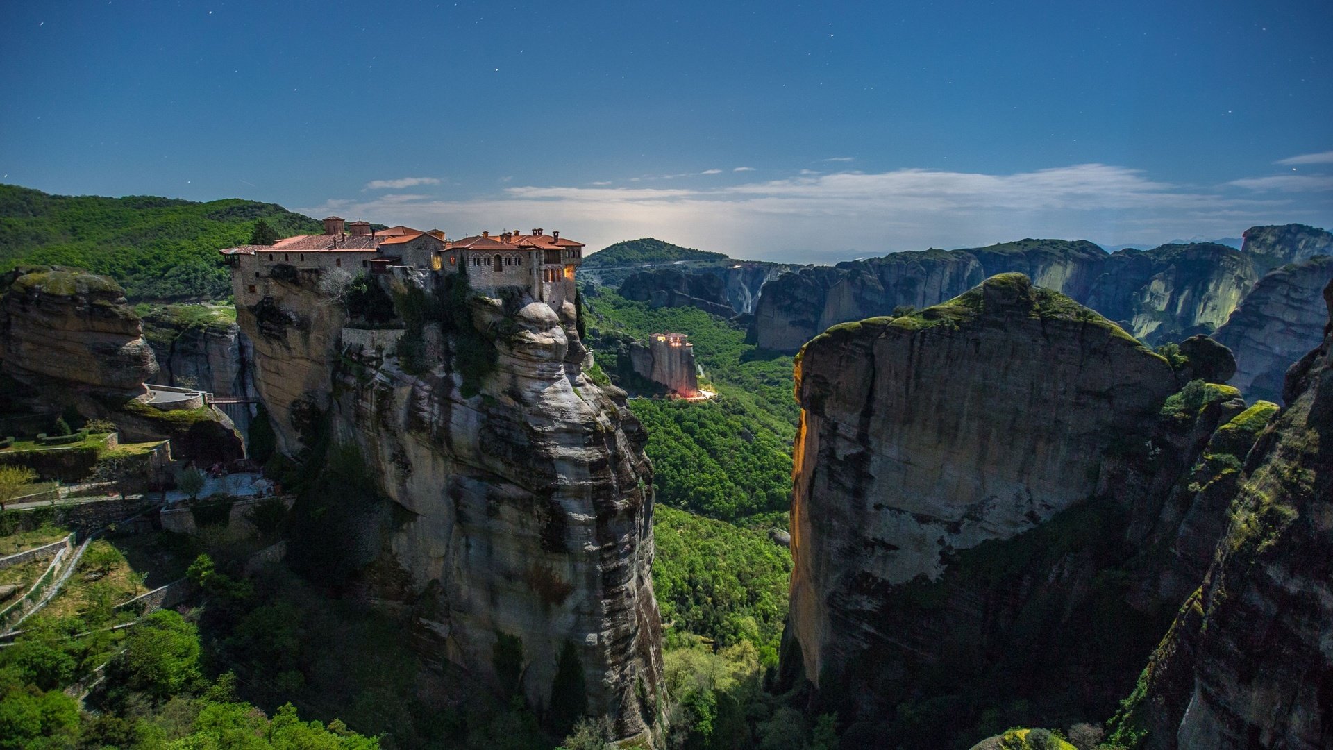 Обои горы, скалы, лето, дом, греция, монастыри метеоры, mountains, rocks, summer, house, greece, meteora разрешение 4096x2160 Загрузить