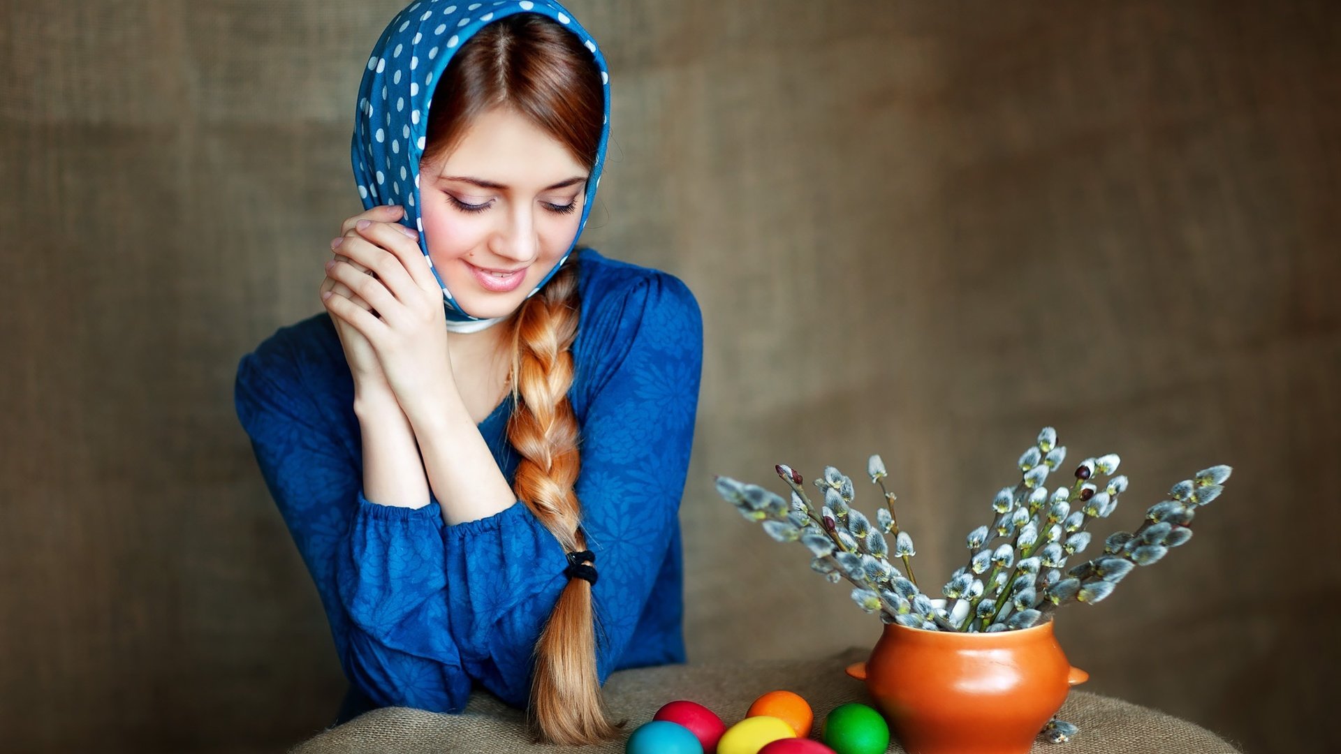 Обои девушка, поза, улыбка, радость, весна, пасха, ольга бойко, girl, pose, smile, joy, spring, easter, olga boyko разрешение 1959x1365 Загрузить