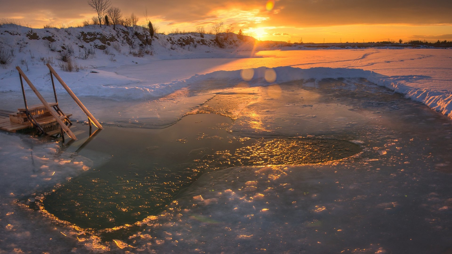 Обои снег, закат, зима, лёд, крест, прорубь, крещение, snow, sunset, winter, ice, cross, the hole, baptism разрешение 2468x1500 Загрузить