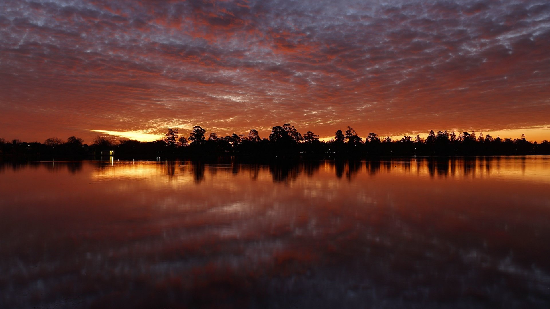 Обои небо, облака, деревья, вода, закат, отражение, море, the sky, clouds, trees, water, sunset, reflection, sea разрешение 3840x2160 Загрузить