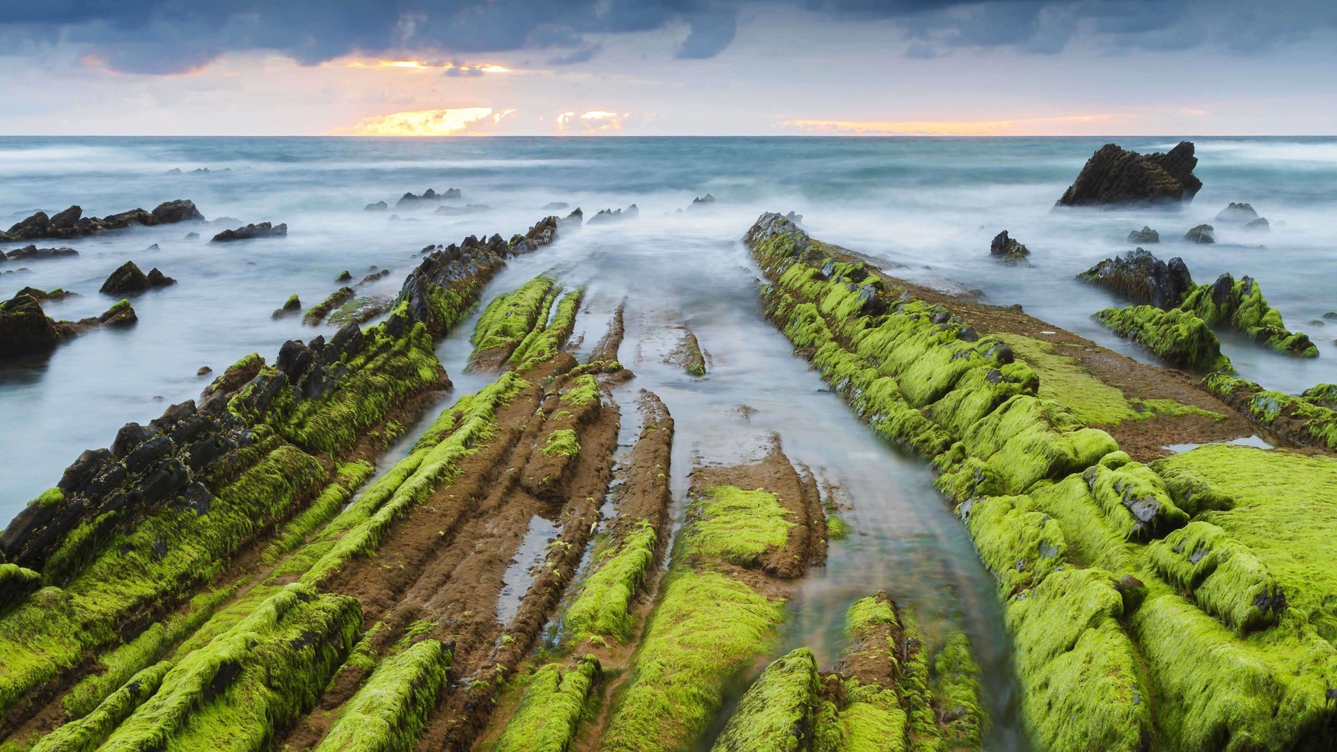 Обои скалы, море, испания, водоросли, бискайя, баррика, rocks, sea, spain, algae, biscay, barrika разрешение 5184x2916 Загрузить