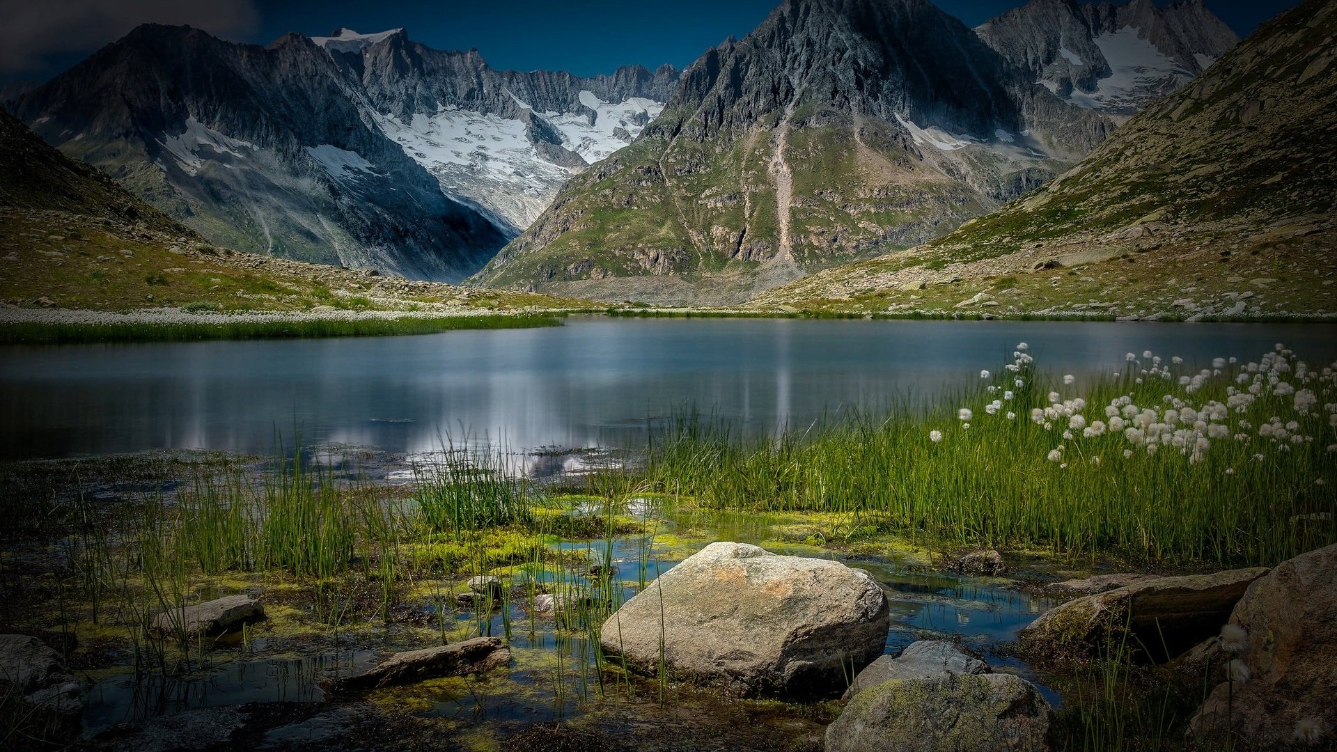 Обои трава, озеро, горы, природа, камни, пейзаж, швейцария, grass, lake, mountains, nature, stones, landscape, switzerland разрешение 2040x1345 Загрузить