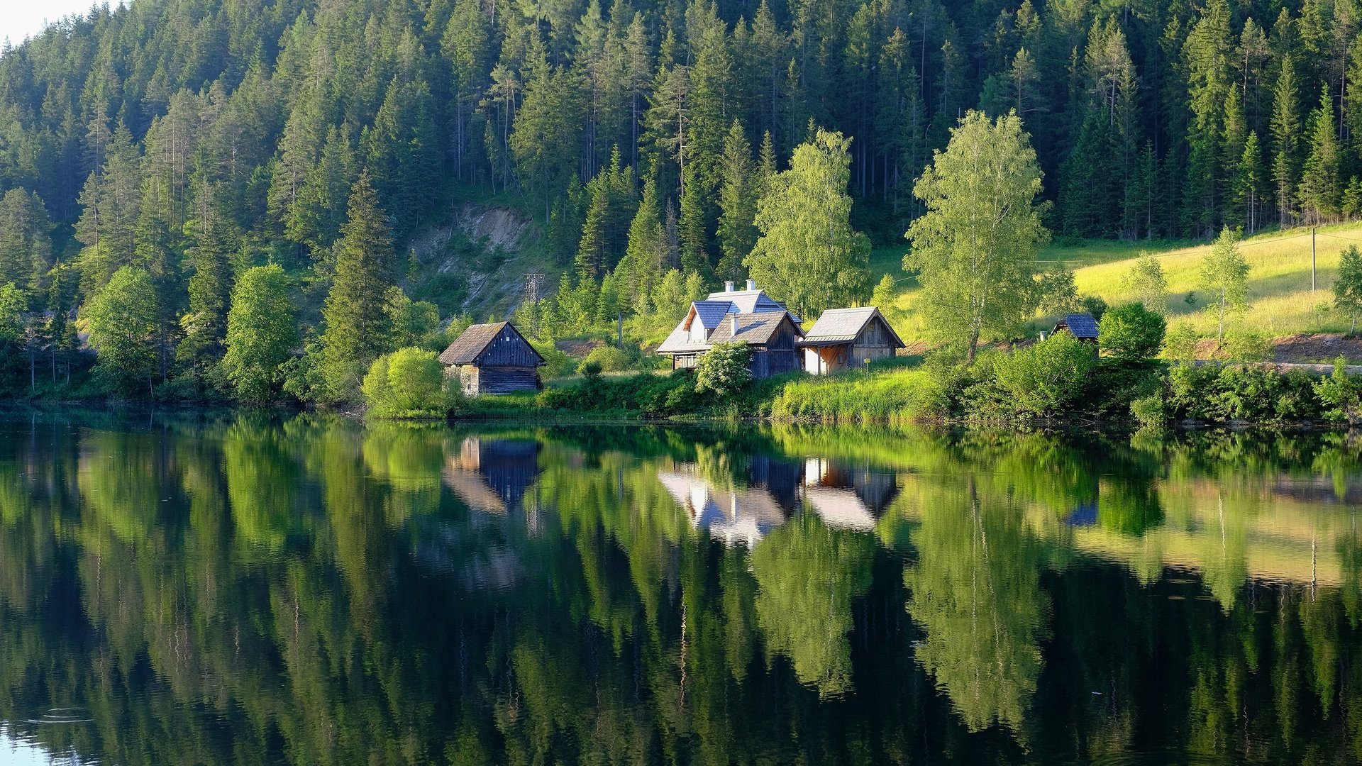 Обои озеро, лес, отражение, домики, водоем, дома, lake, forest, reflection, houses, pond, home разрешение 3840x2160 Загрузить