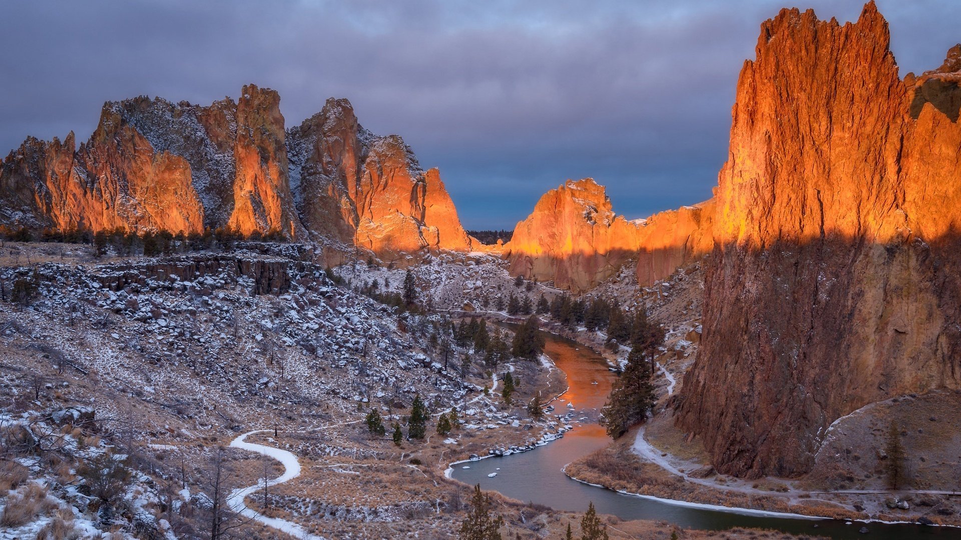 Обои свет, вечер, река, горы, скалы, снег, камни, утро, light, the evening, river, mountains, rocks, snow, stones, morning разрешение 2048x1366 Загрузить