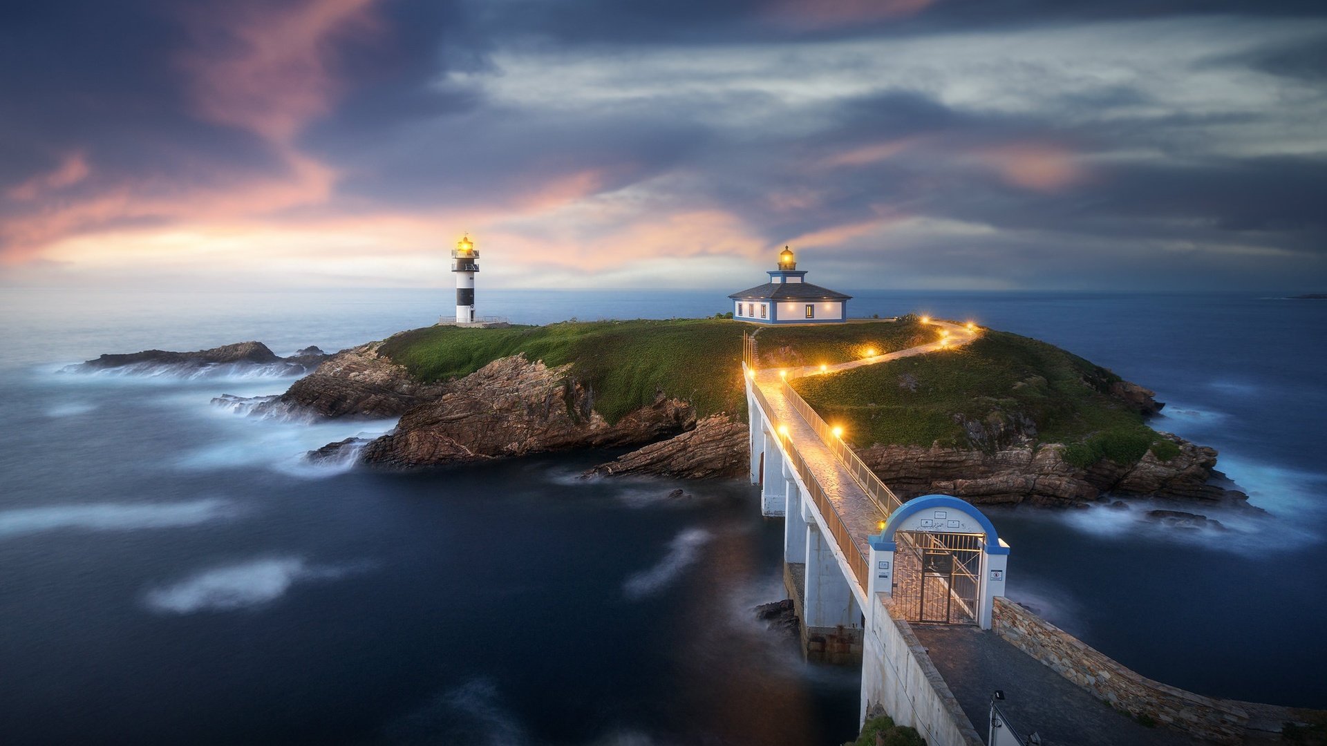 Обои море, маяк острова панча, cantabrian sea, маяк, pancha island lighthouse, остров панча, мост, остров, испания, galicia, ribadeo, галисия, pancha island, рибадео, кантабрийское море, sea, lighthouse, bridge, island, spain разрешение 2047x1365 Загрузить