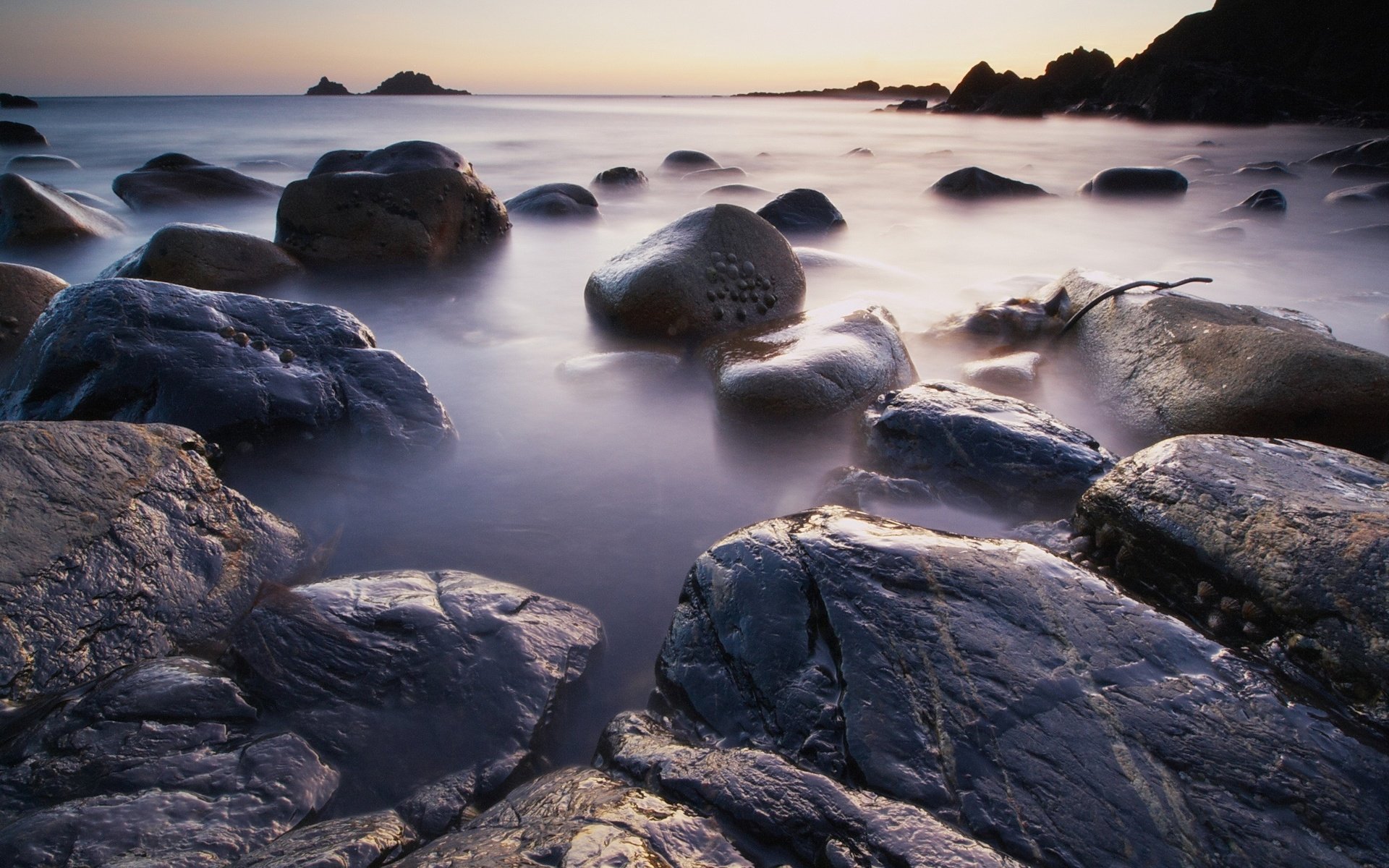 Обои вода, камни, берег, water, stones, shore разрешение 2560x1920 Загрузить