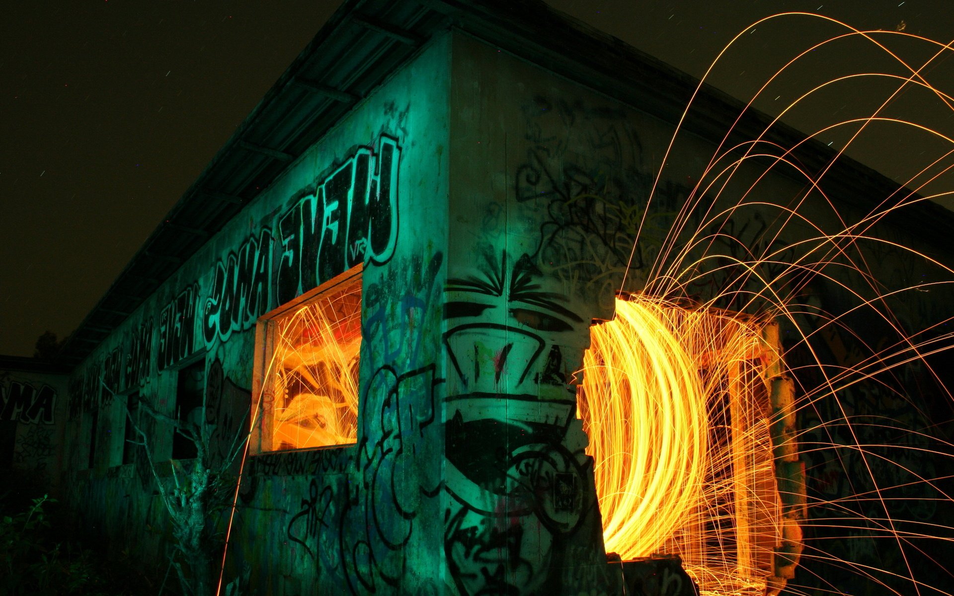 Обои ночь, огонь, граффити, искры, night, fire, graffiti, sparks разрешение 2560x1707 Загрузить
