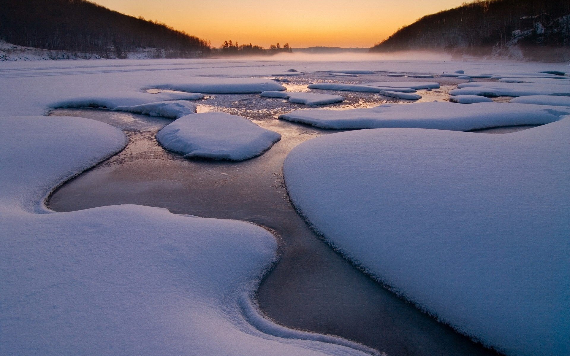 Обои снег, зима, ручей, туман, snow, winter, stream, fog разрешение 1920x1440 Загрузить