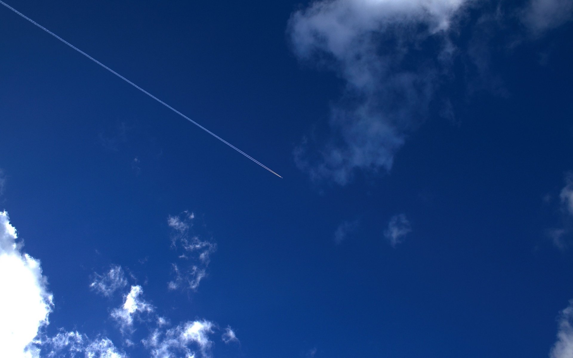 Обои небо, облака, самолет, след, the sky, clouds, the plane, trail разрешение 2560x1600 Загрузить