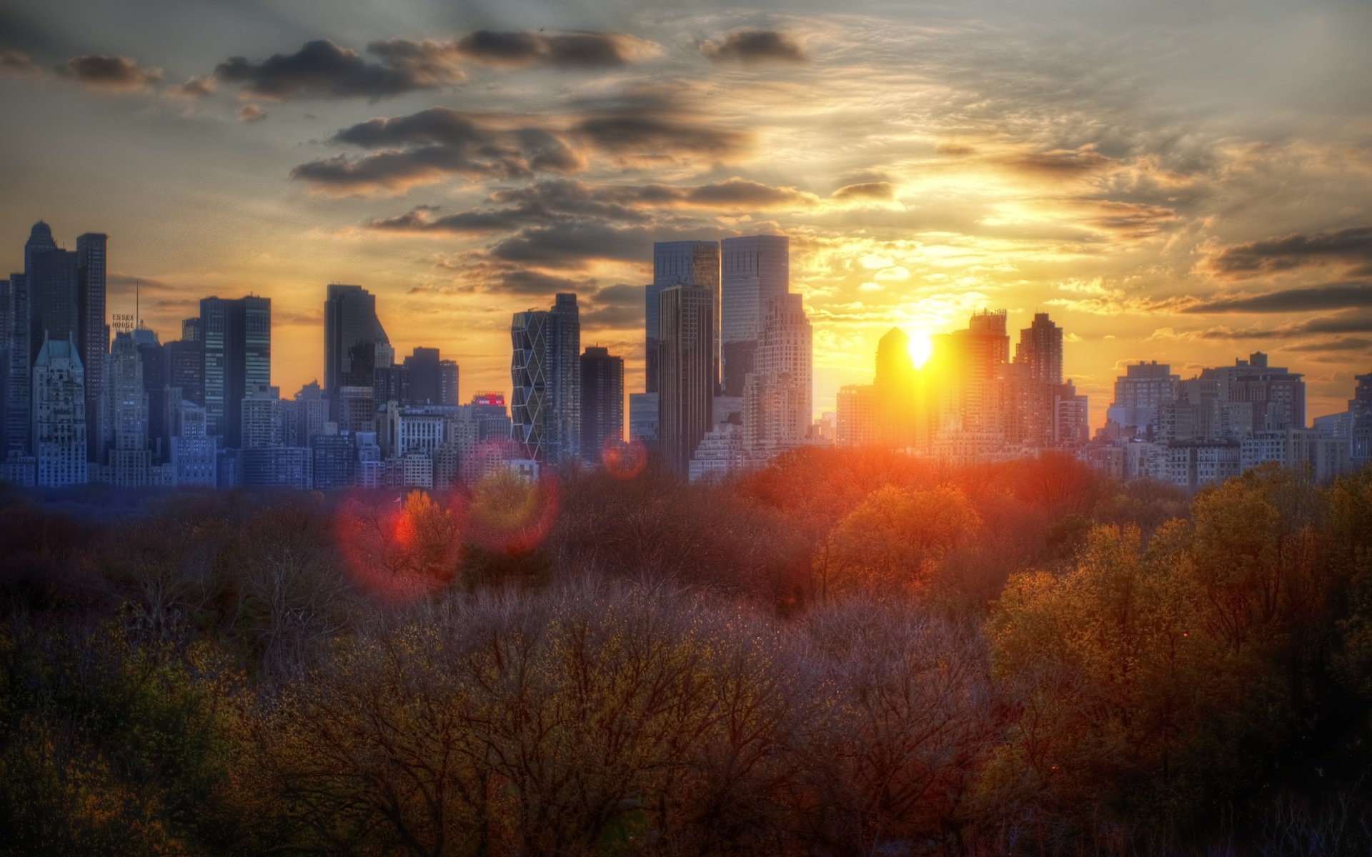 Обои облака, деревья, закат, осень, здания, осен, нью - йорк, clouds, trees, sunset, autumn, building, new york разрешение 5621x3951 Загрузить