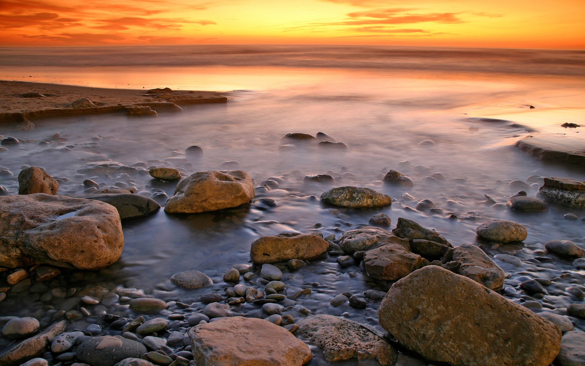 Обои небо, вода, камни, берег, фото, море, пейзажи, океан, the sky, water, stones, shore, photo, sea, landscapes, the ocean разрешение 3072x2048 Загрузить