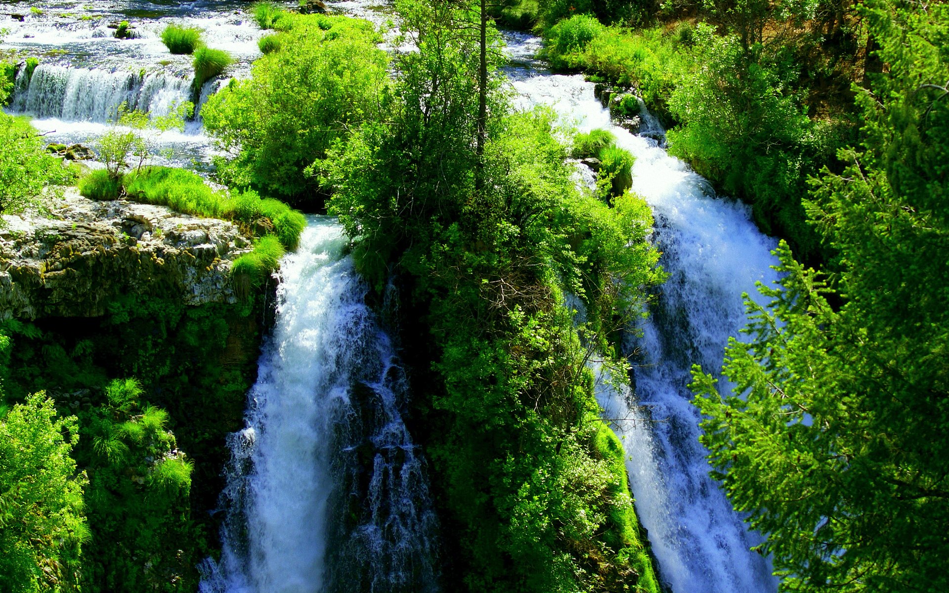 Обои вода, зелень, водопад, ярко, много, water, greens, waterfall, bright, a lot разрешение 1920x1440 Загрузить