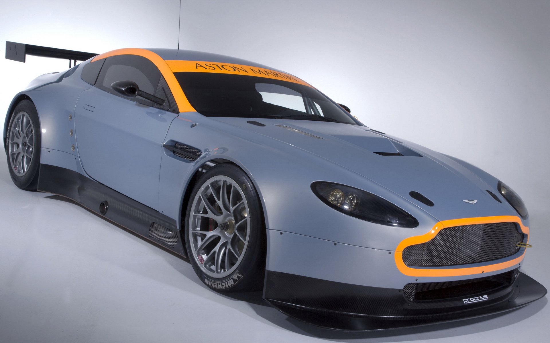 Обои астон мартин, aston martin разрешение 2048x1536 Загрузить