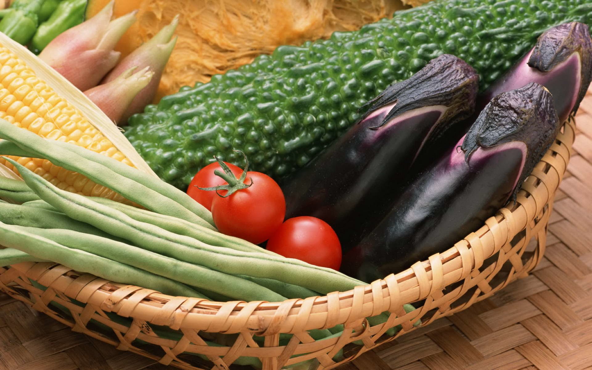 Обои овощи, плоды, корзинка, разные, клубни, vegetables, fruit, basket, different, tubers разрешение 1920x2705 Загрузить