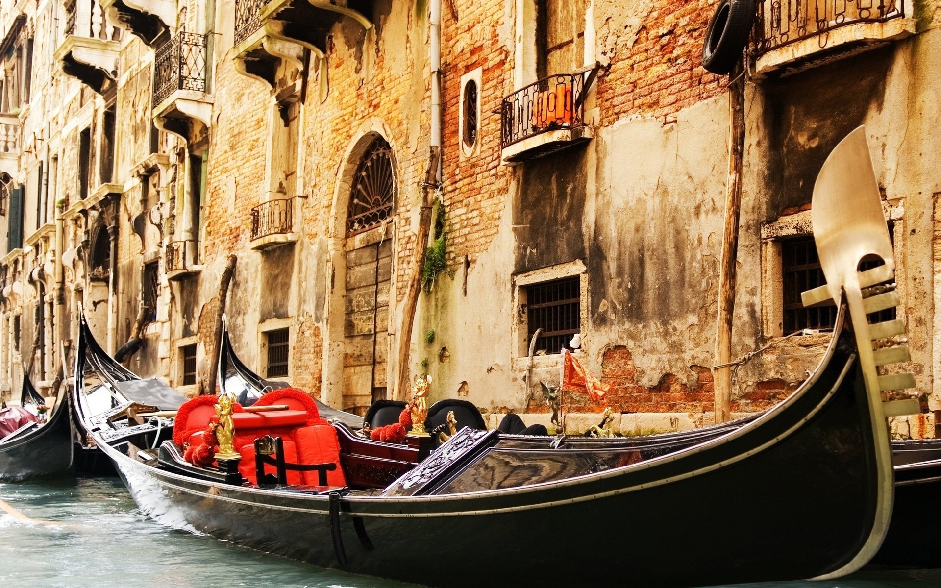 Обои вода, венеция, канал, дома, италия, гондолы, water, venice, channel, home, italy, gondola разрешение 2560x1440 Загрузить
