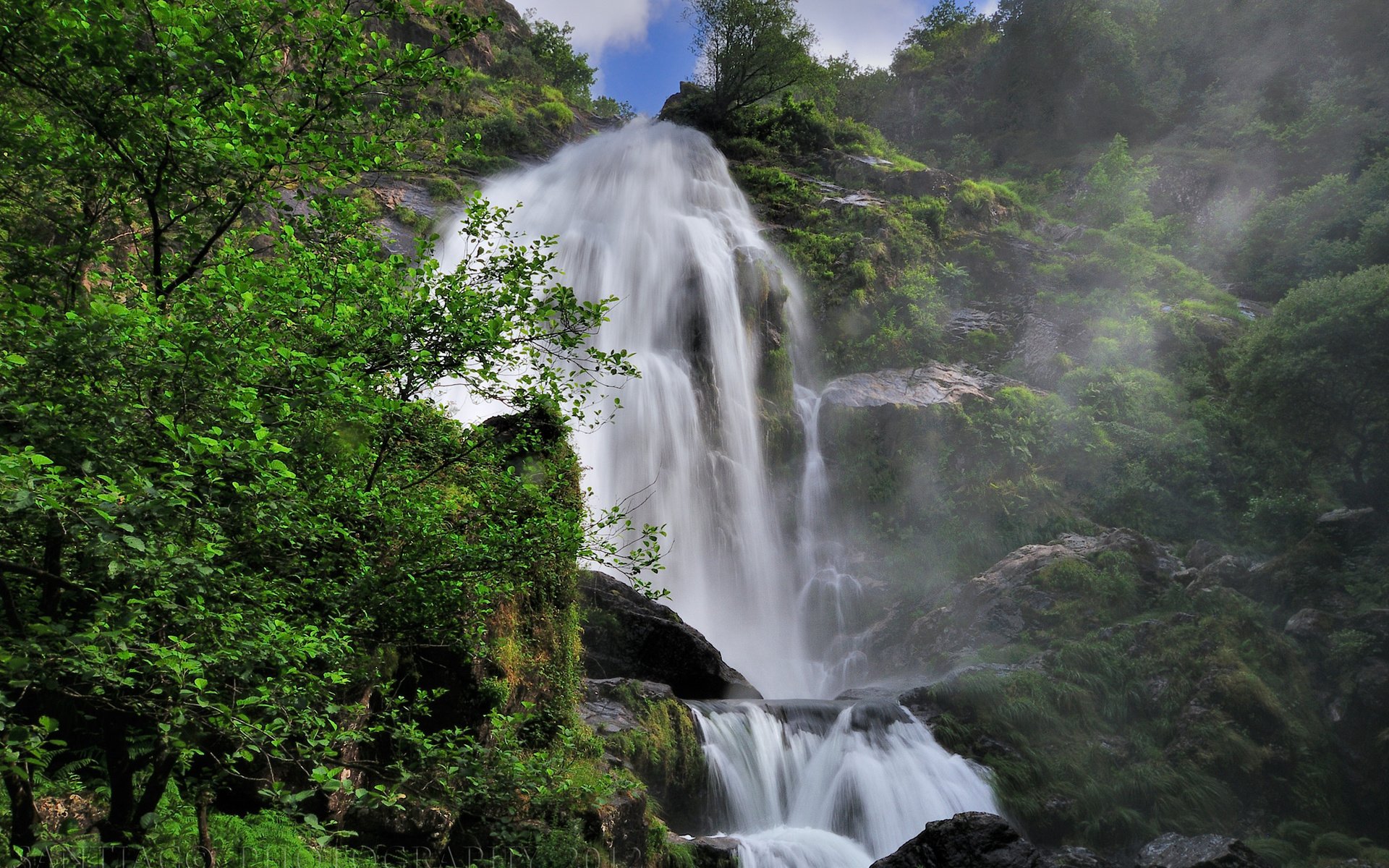 Обои деревья, скала, водопад, поток, trees, rock, waterfall, stream разрешение 2048x1360 Загрузить