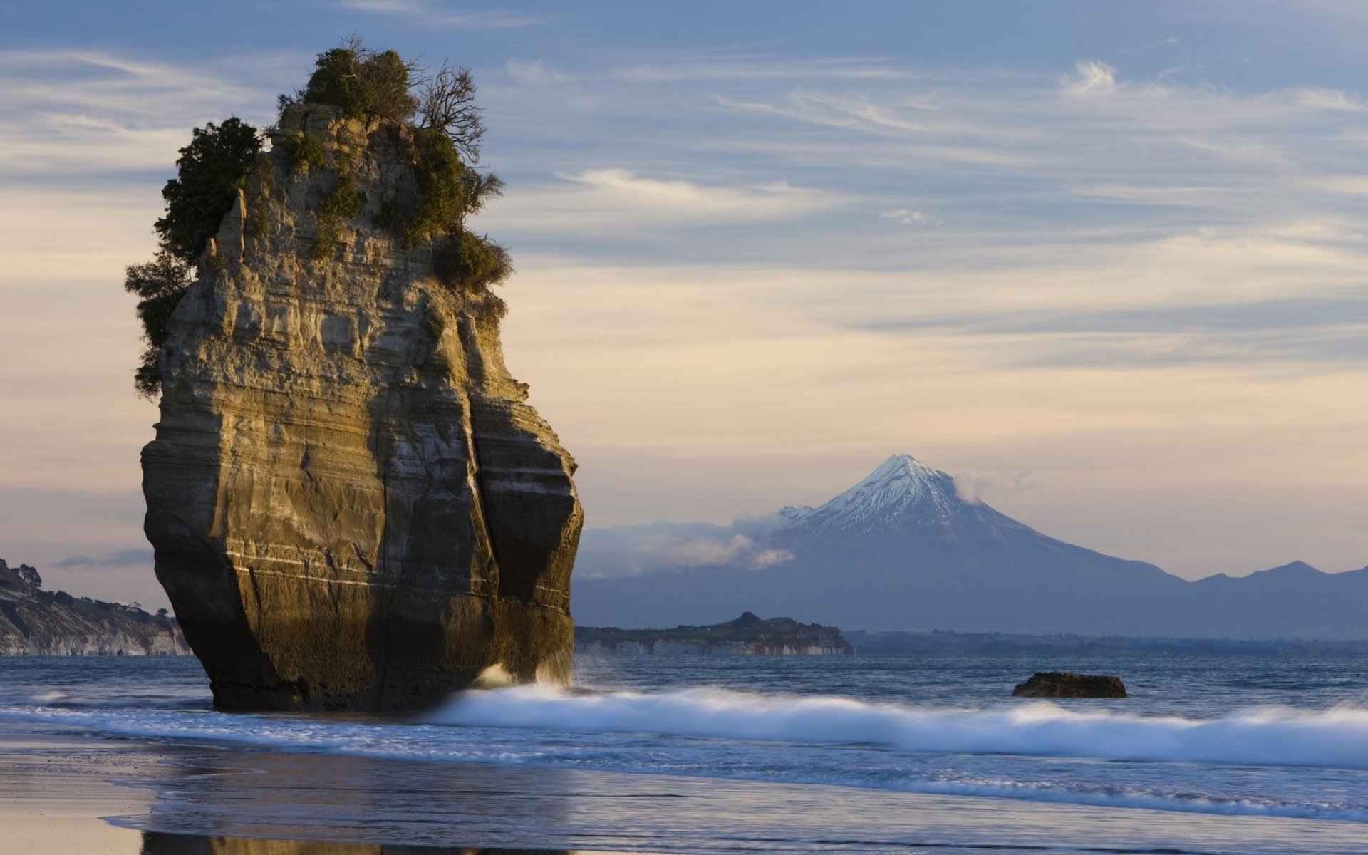 Обои море, скала, новая зеландия, гора таранаки, sea, rock, new zealand, mt taranaki разрешение 2560x1440 Загрузить