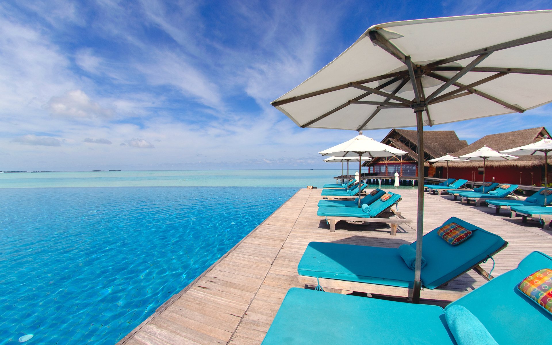 Обои курорт, лежаки, тропики, мальдивы, resort, sunbeds, tropics, the maldives разрешение 2835x1625 Загрузить