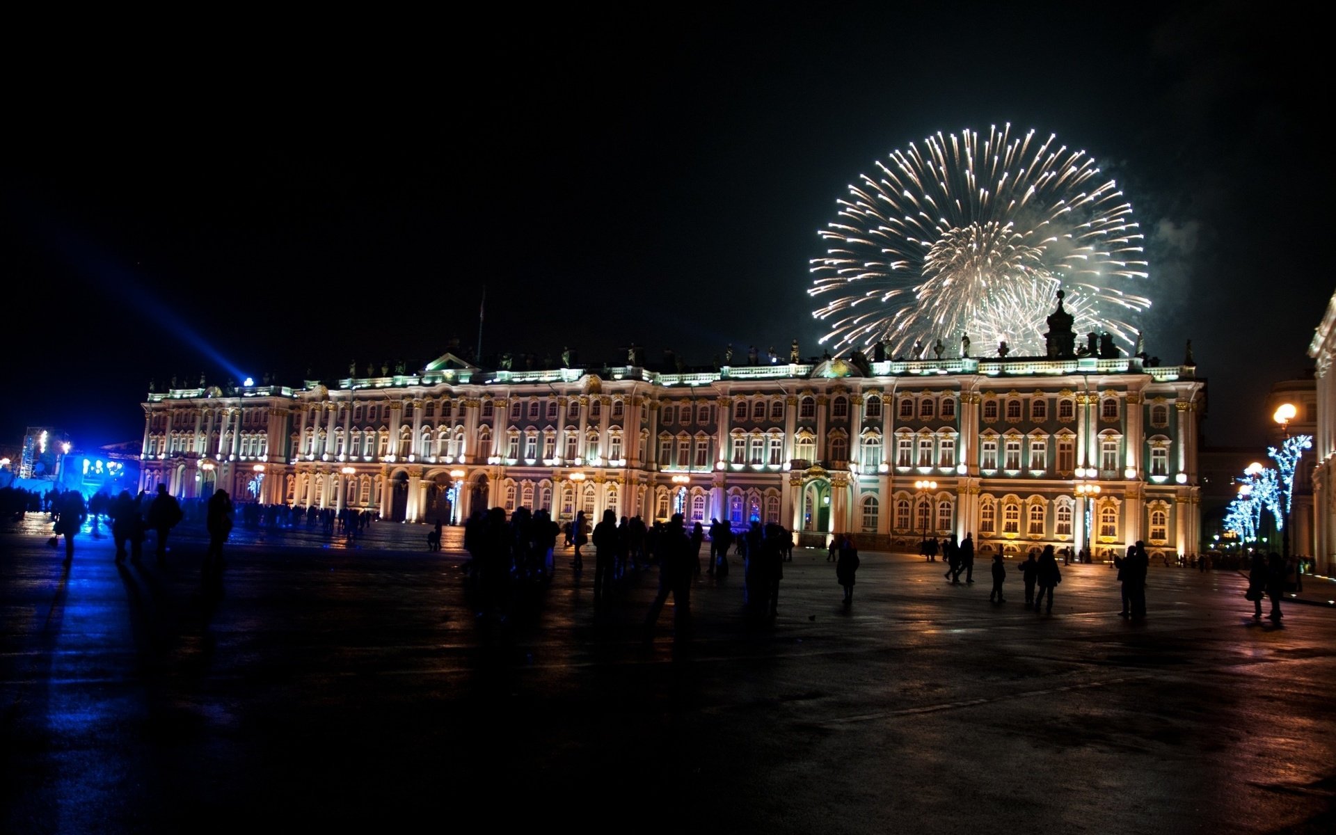 Обои ночь, новый год, салют, санкт-петербург, зимний дворец, night, new year, salute, saint petersburg, the winter palace разрешение 2560x1600 Загрузить