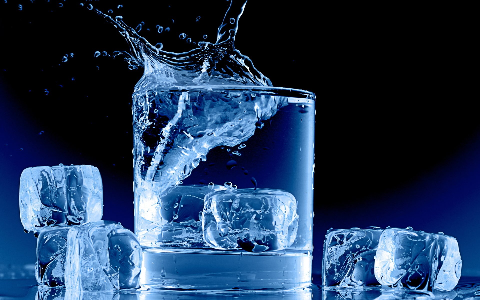 Обои вода, лёд, всплеск, стакан, кубики льда, water, ice, splash, glass, ice cubes разрешение 2560x1600 Загрузить