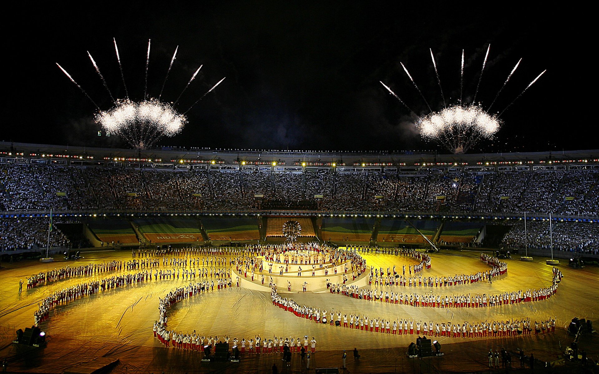 Обои футбол, стадион, бразилия, чемпионат мира, fireworks at the stadium world cup in brazil, маракана, football, stadium, brazil, the world cup разрешение 2560x1600 Загрузить