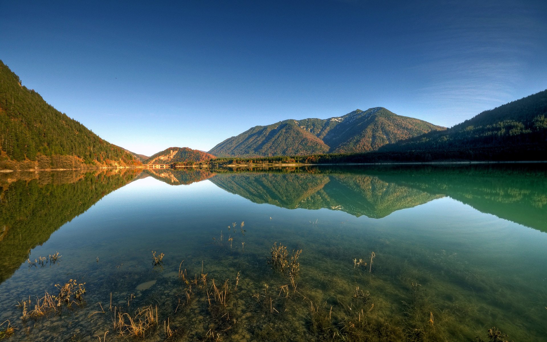 Обои небо, вода, озеро, горы, прозрачность, the sky, water, lake, mountains, transparency разрешение 2560x1600 Загрузить