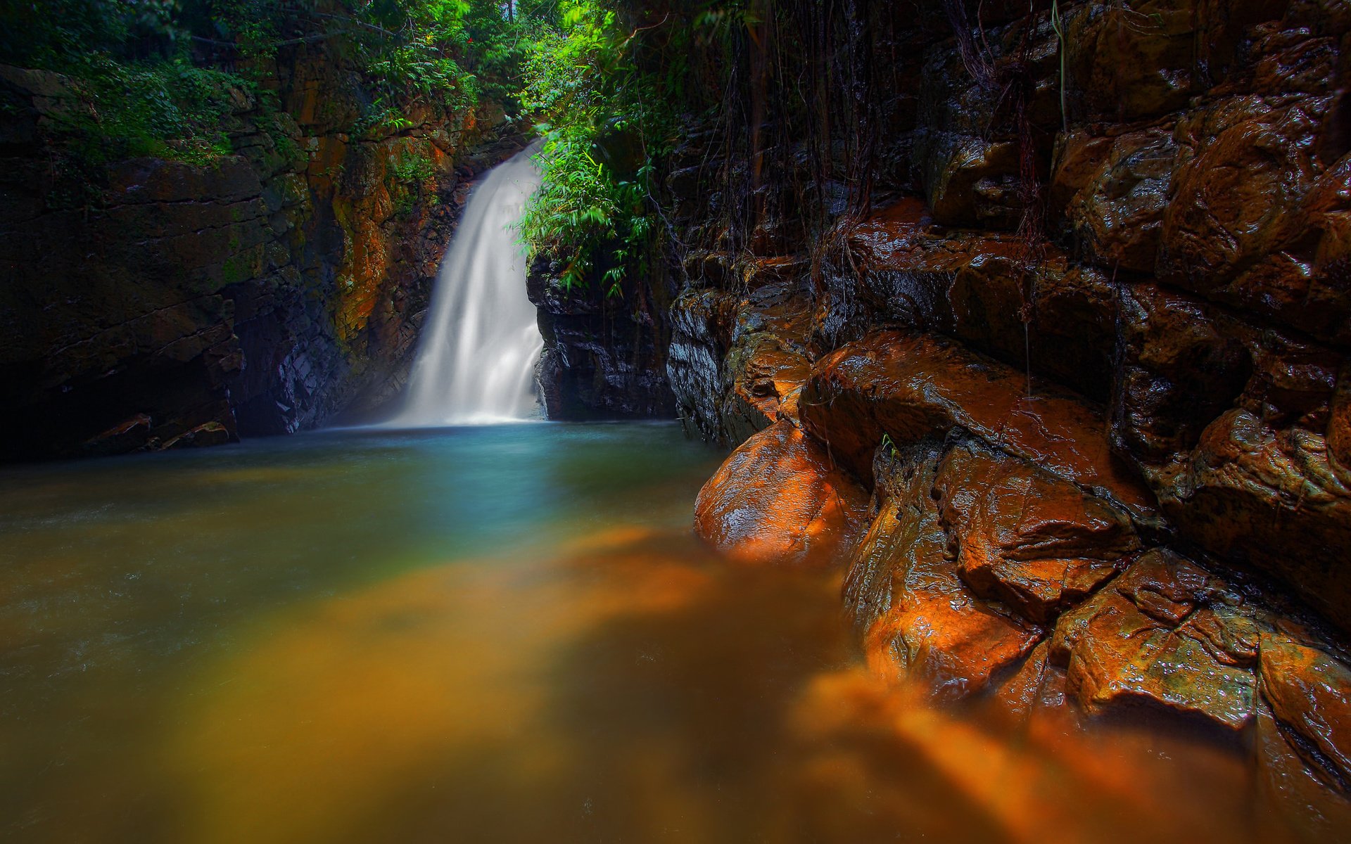 Обои деревья, скалы, водопад, поток, trees, rocks, waterfall, stream разрешение 2048x1365 Загрузить