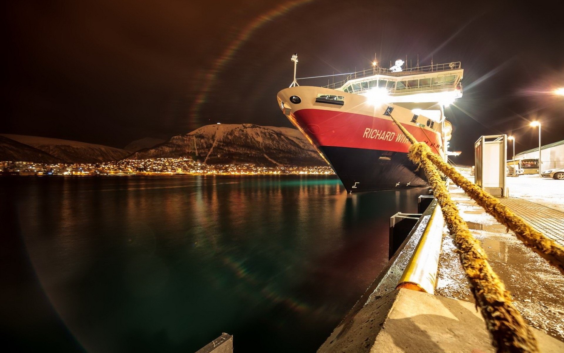 Обои ночь, корабль, город, пристань, night, ship, the city, marina разрешение 1920x1280 Загрузить