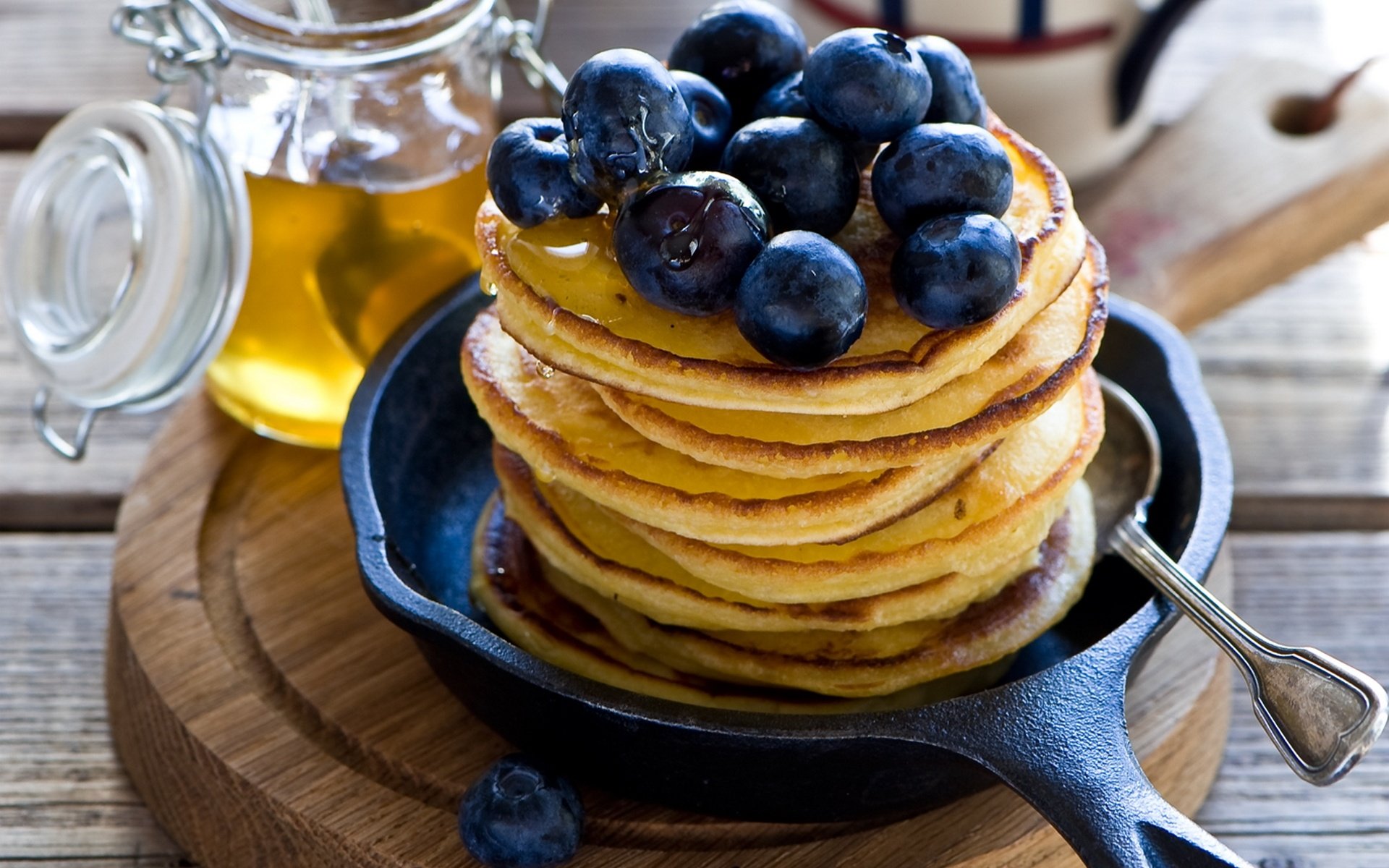 Обои черника, мед, блинчики, блины, оладьи, anna verdina, блинчики.мед, blueberries, honey, pancakes, pancakes.honey разрешение 1920x1280 Загрузить